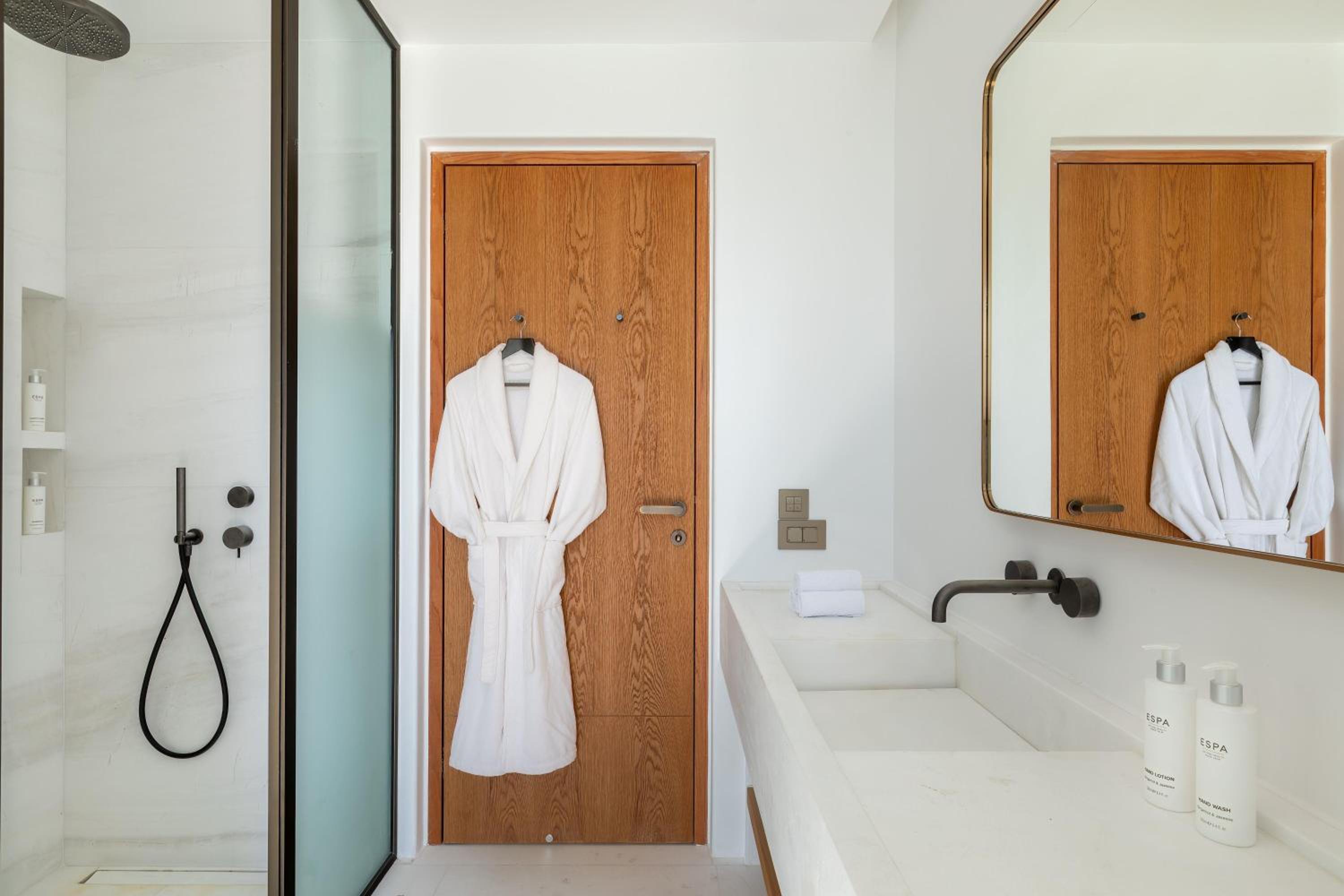 One-Bedroom Deluxe King Suite with Pool