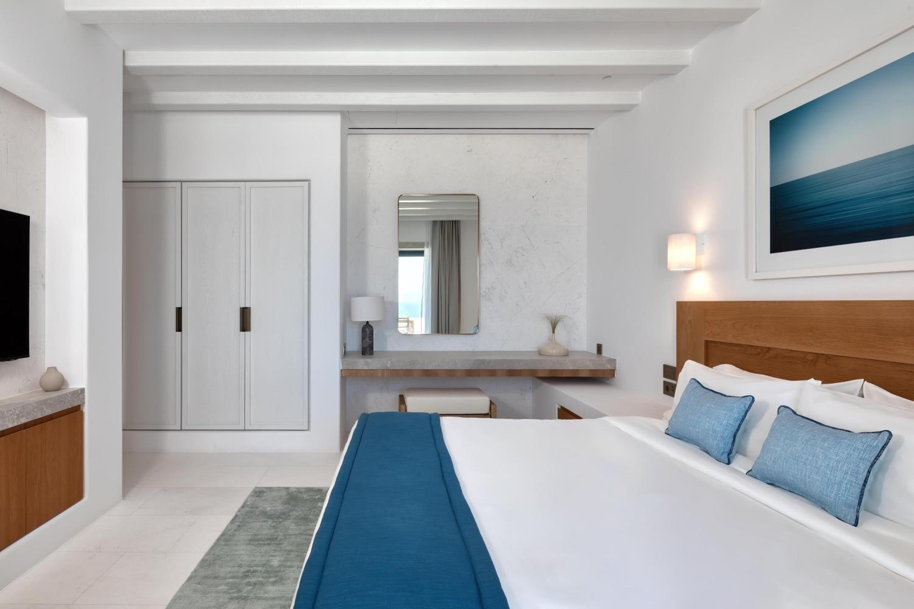 Two-Bedroom Premium King Suite with Pool and Sea View