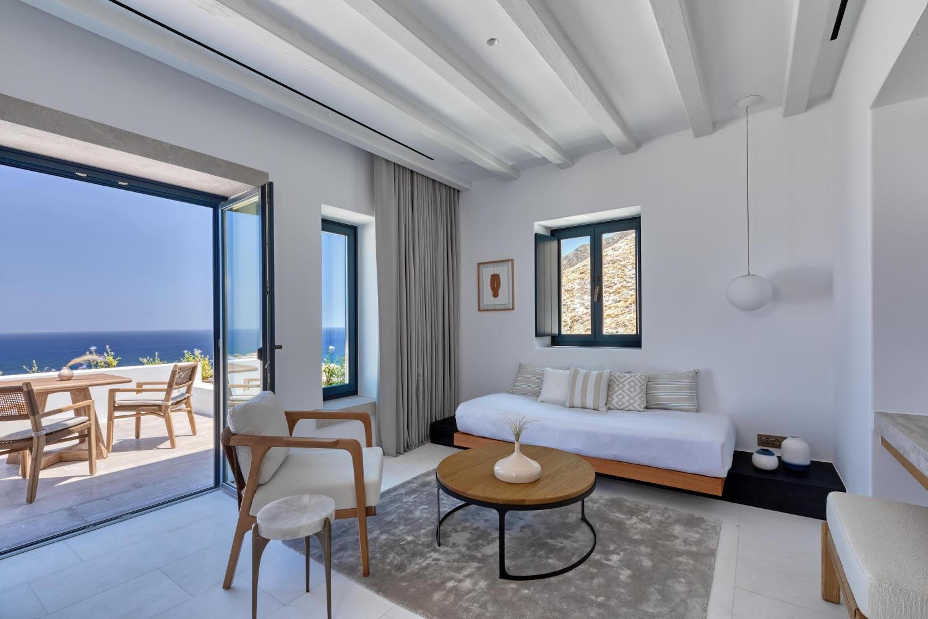 One-Bedroom Premium King Suite with Sea View