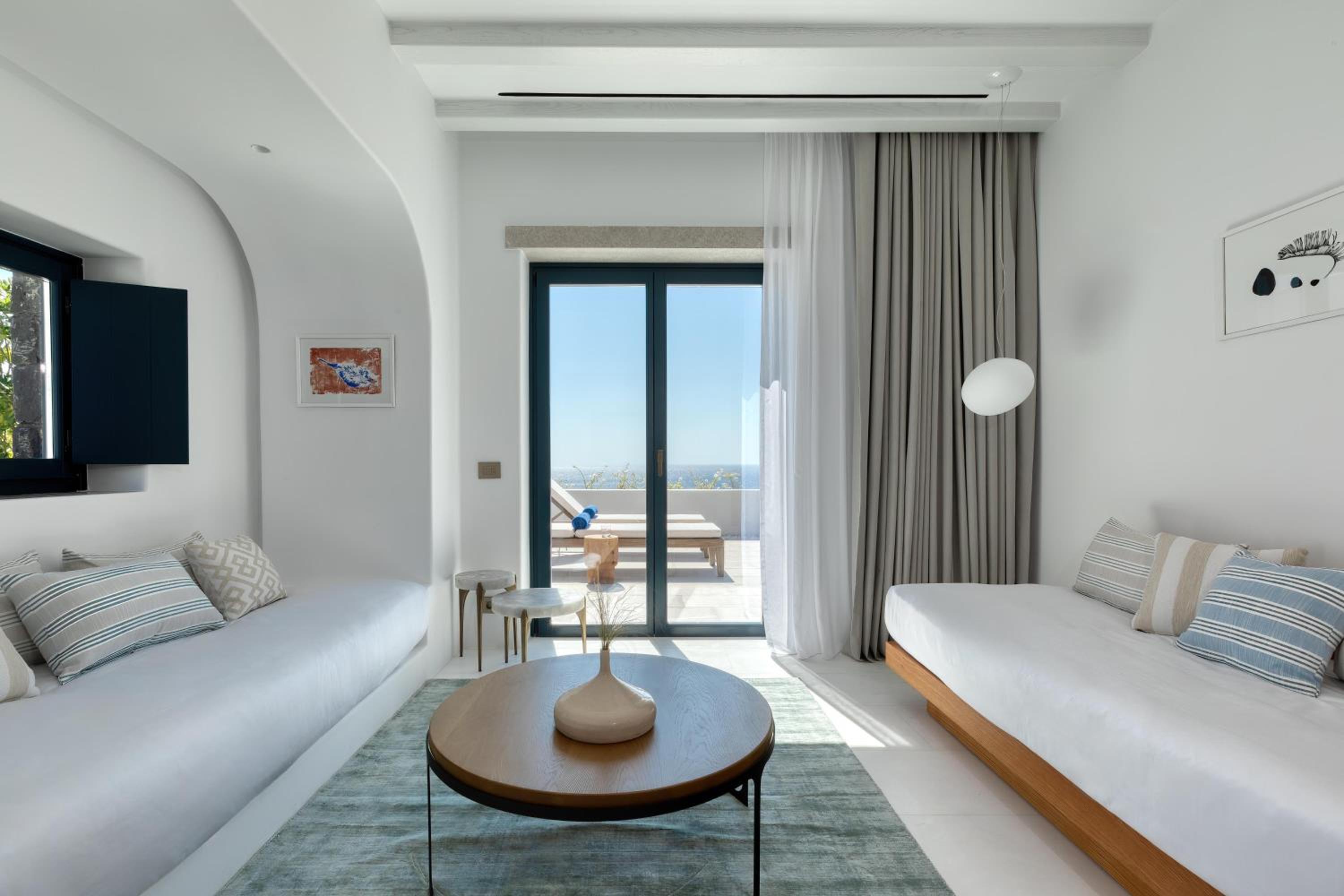One-Bedroom Premium King Suite with Sea View photo 3