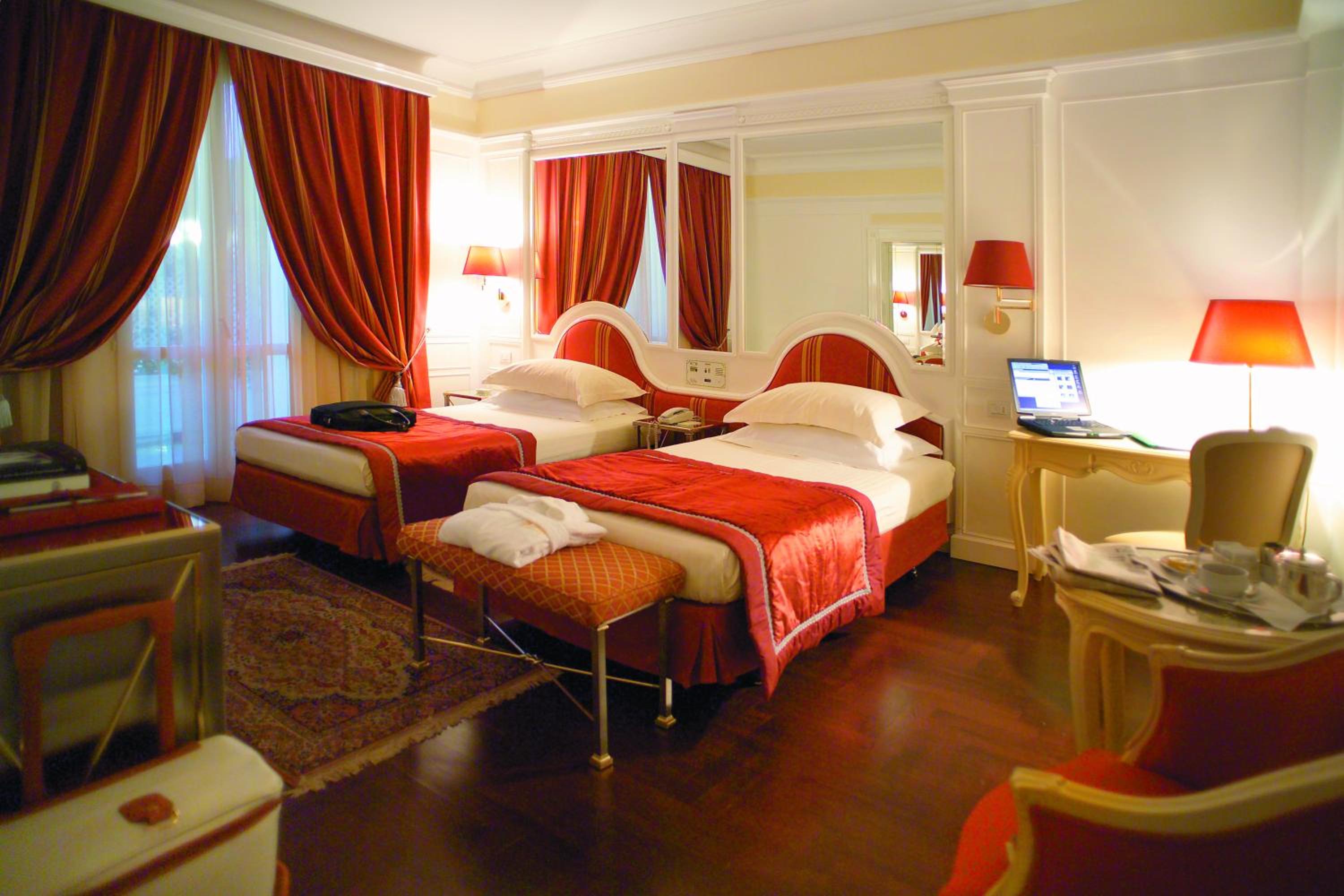 Deluxe Double or Twin Room - Photo 7