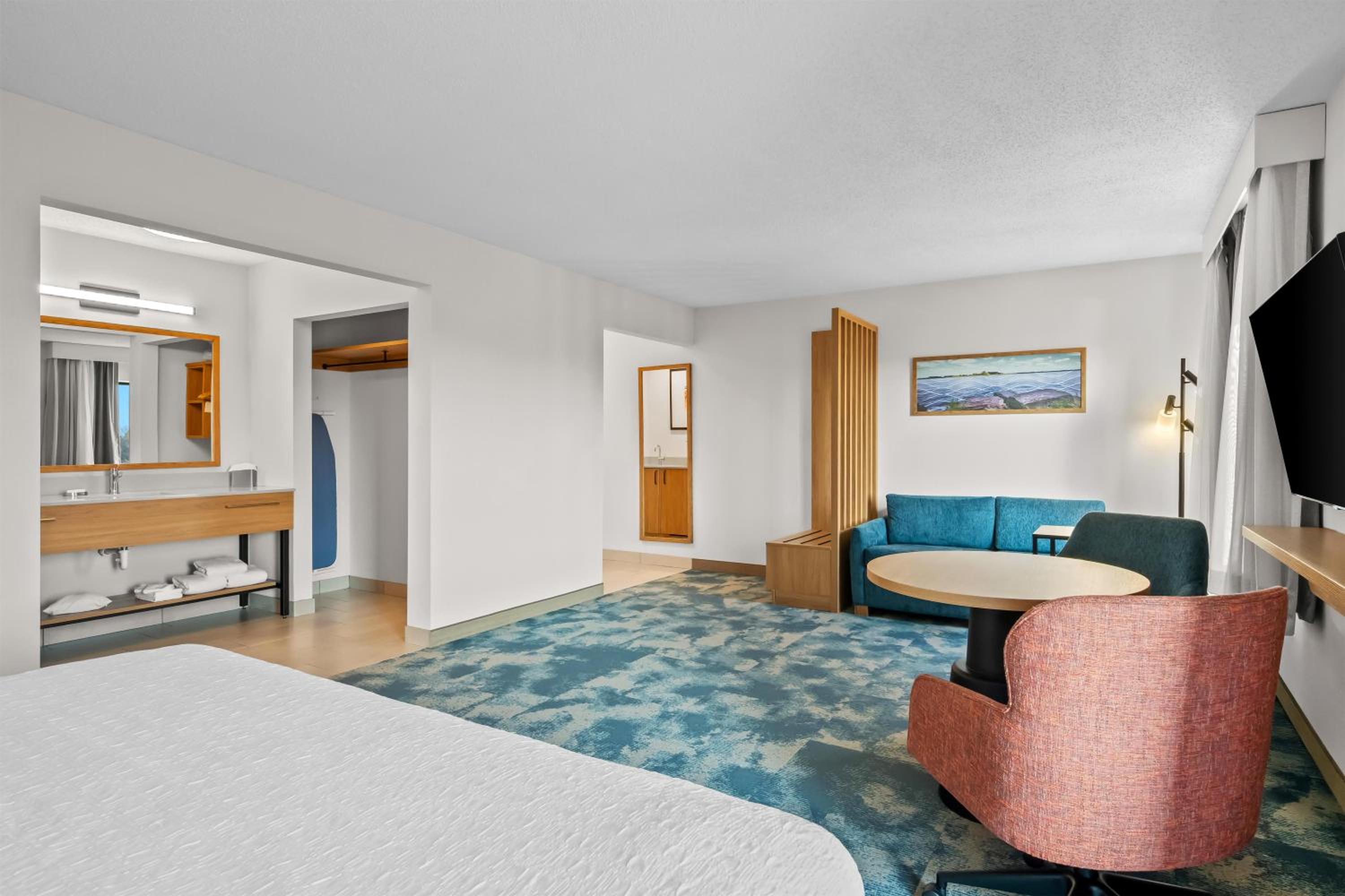 King Studio Suite - Non-Smoking - Photo 3