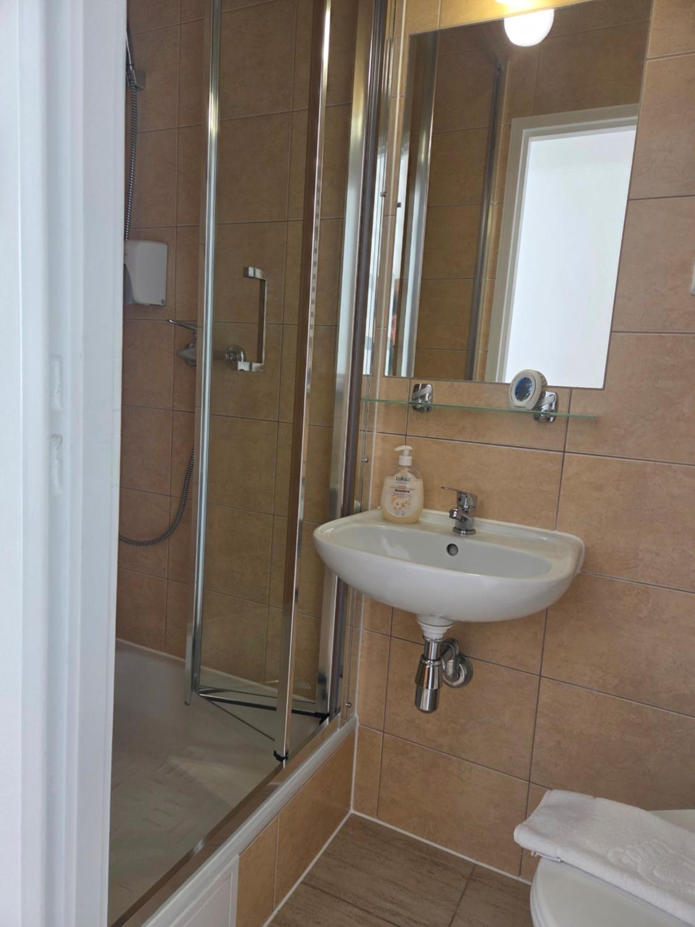 Single Room photo 3