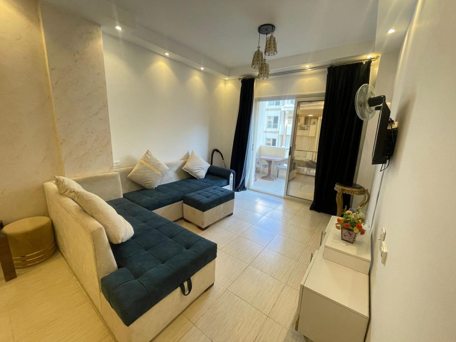 One-Bedroom Apartment with Pool View