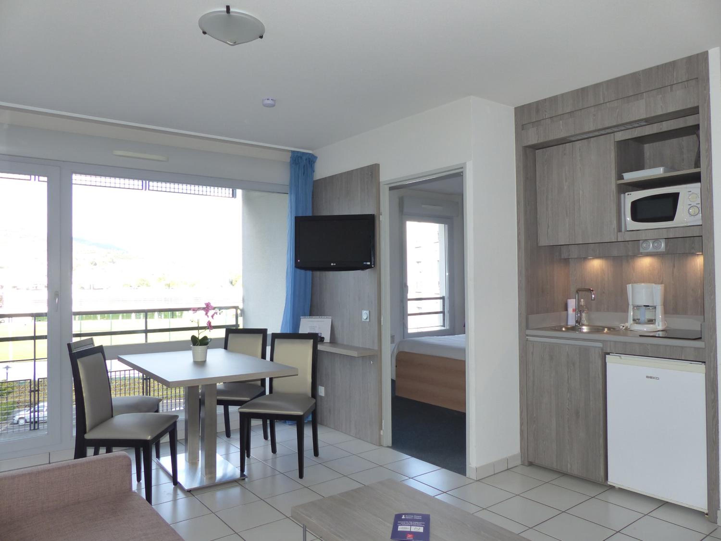 One-Bedroom Apartment - Photo 6
