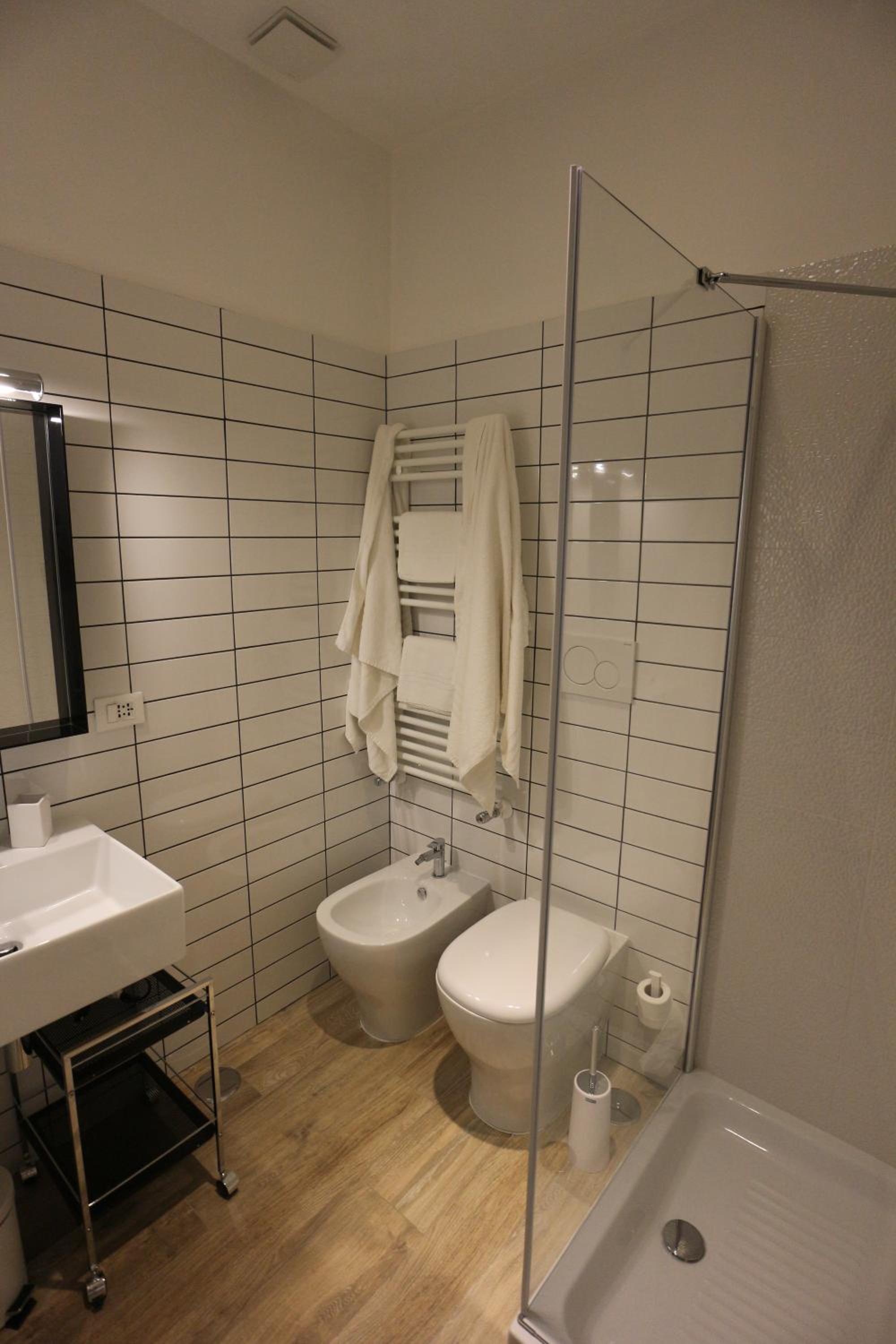 Twin Room with Private Bathroom photo 3