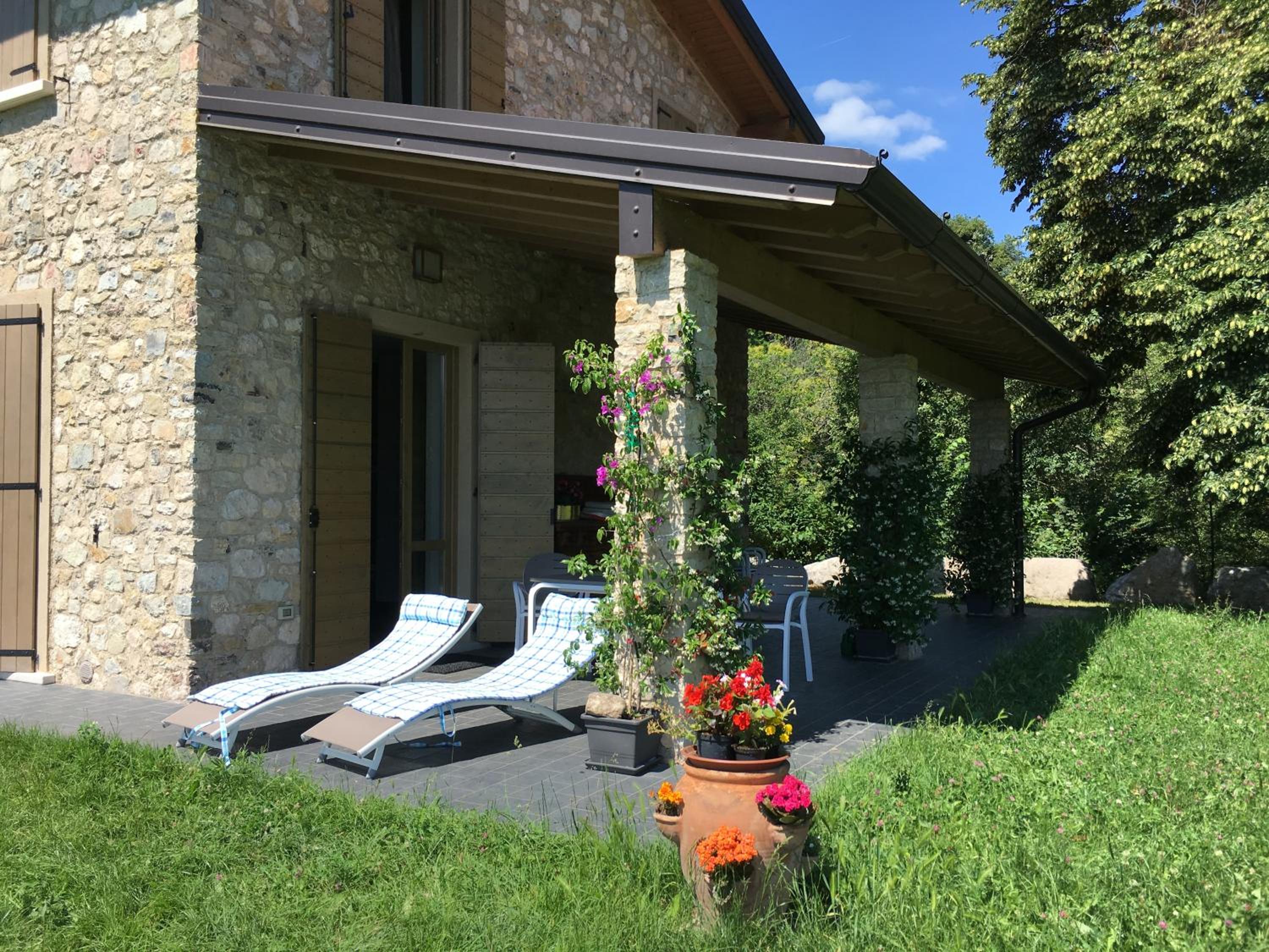 Three-Bedroom Villa with Private Garden photo 3