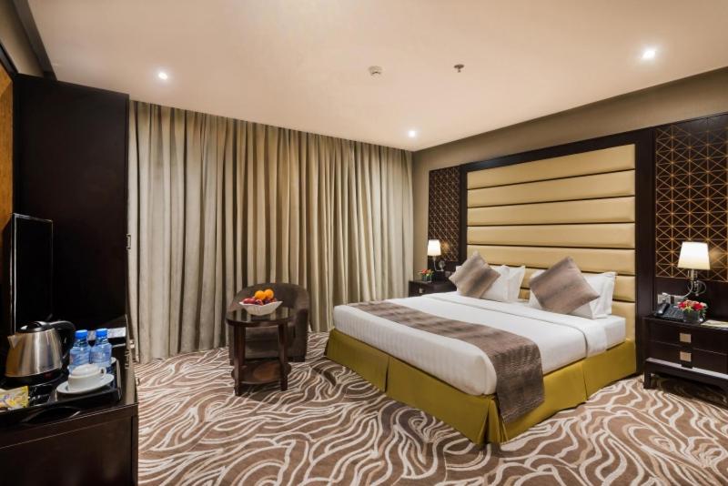 Standard King Room photo 1