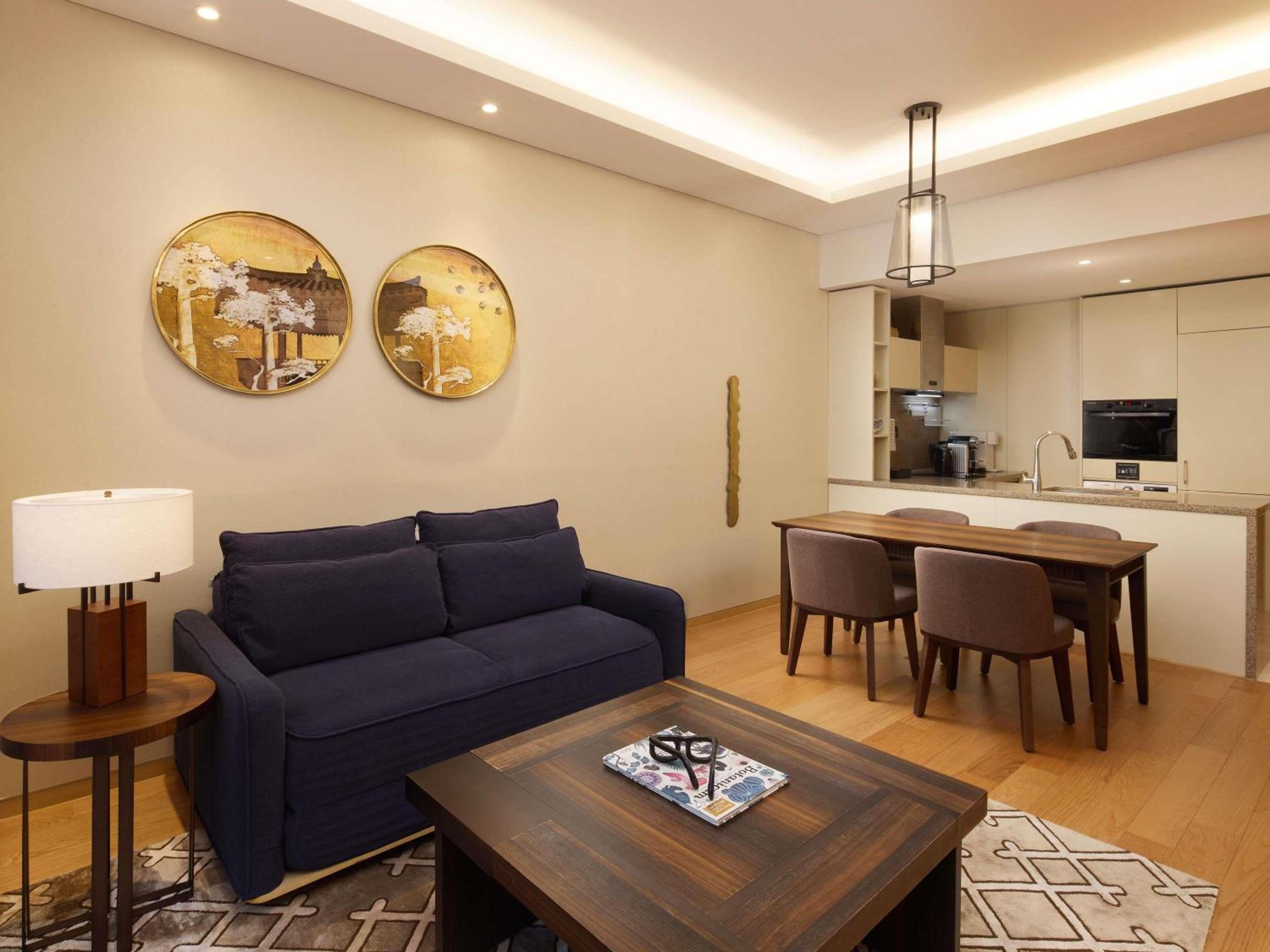 One-Bedroom Superior Suite with Two Single Beds photo 3