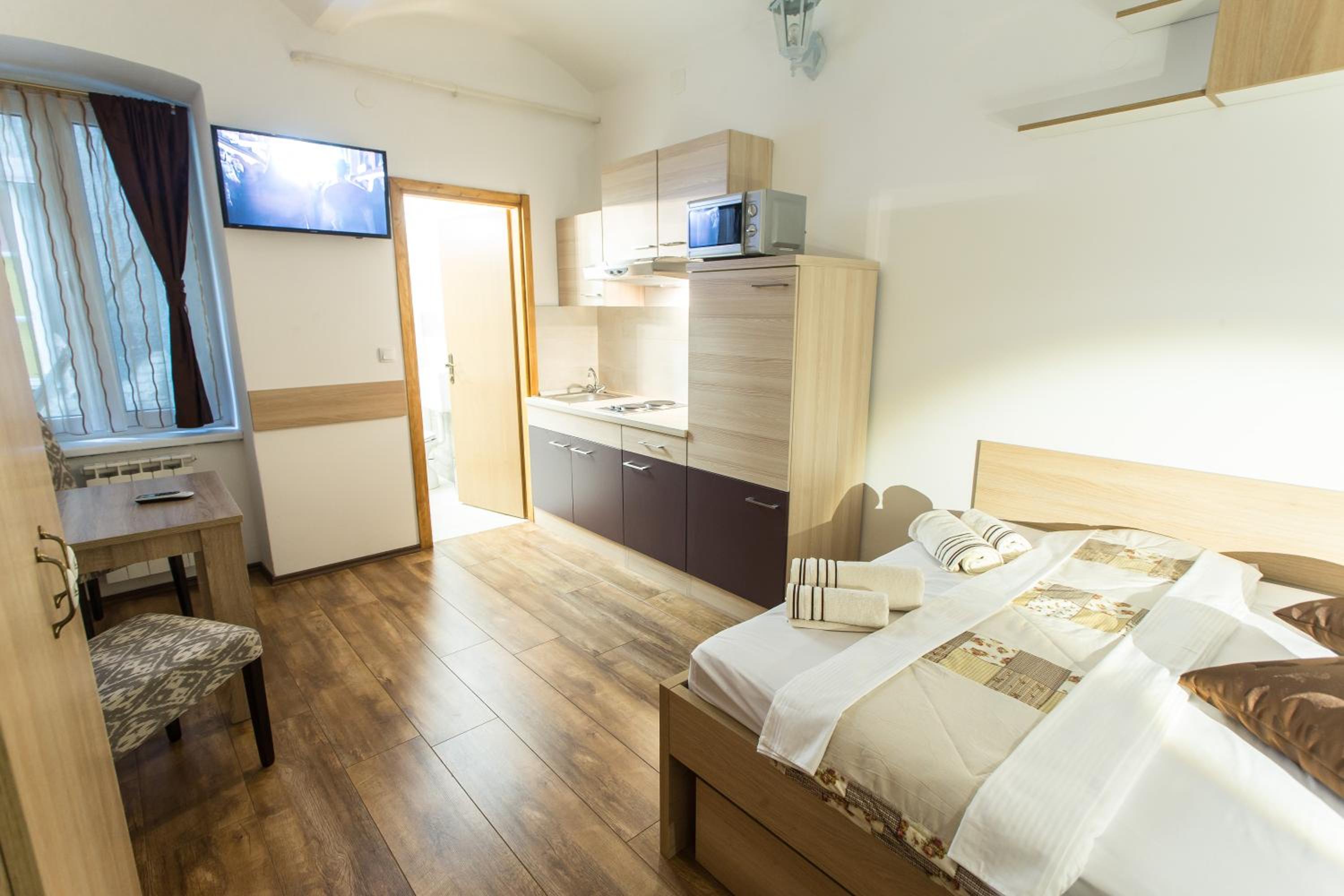 Studio Apartment - Photo 16