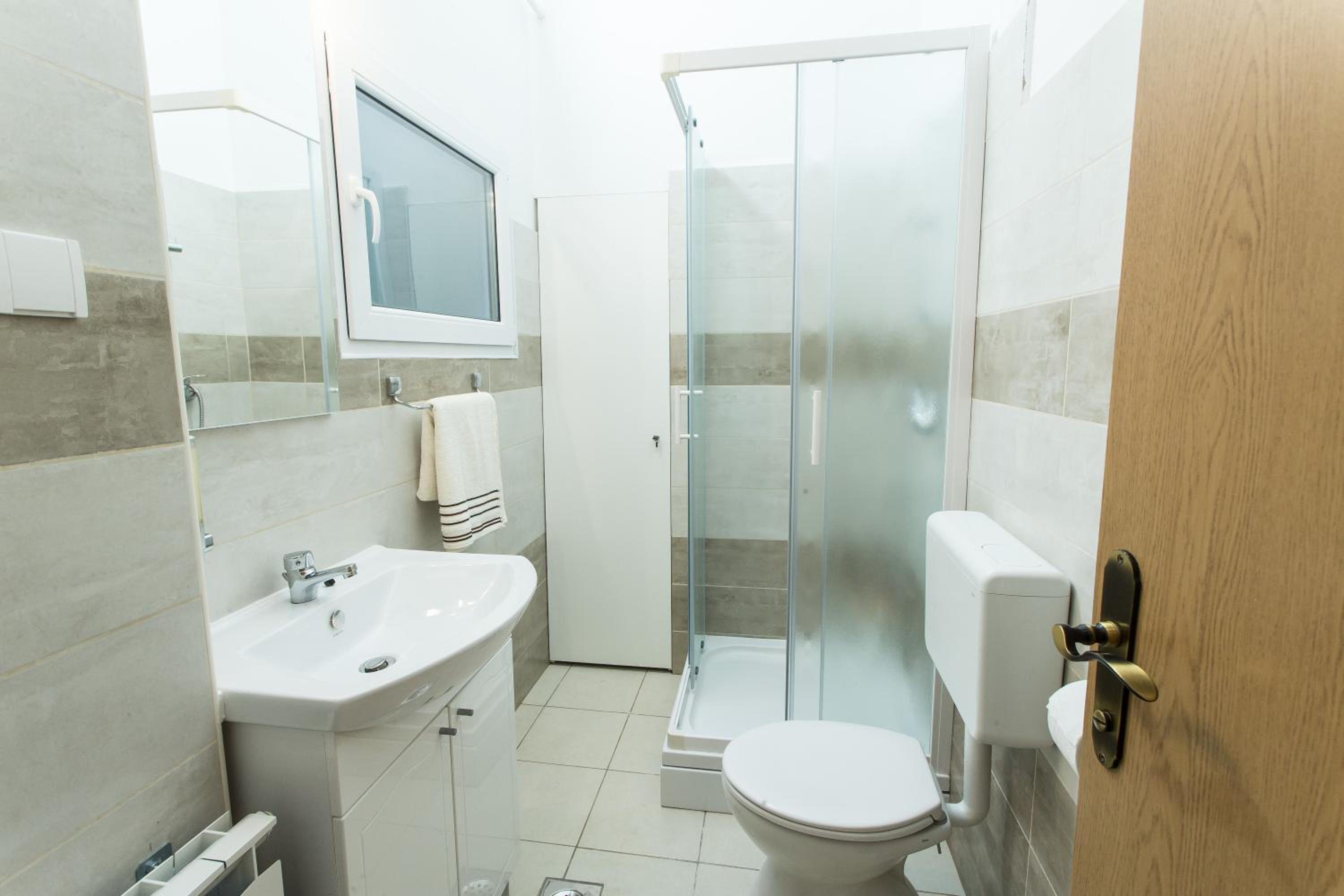 Studio Apartment - Photo 17