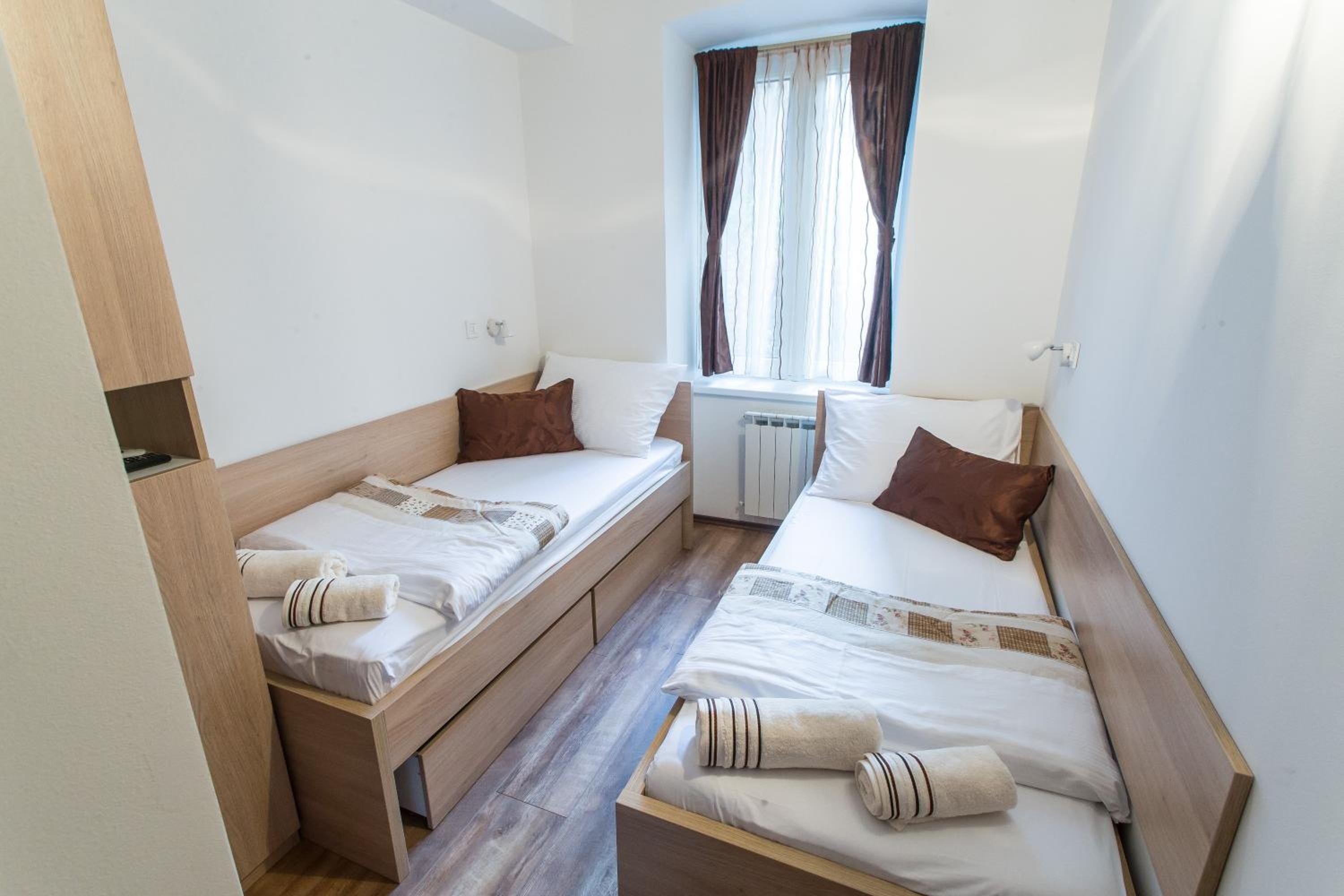 Twin Room - Photo 4