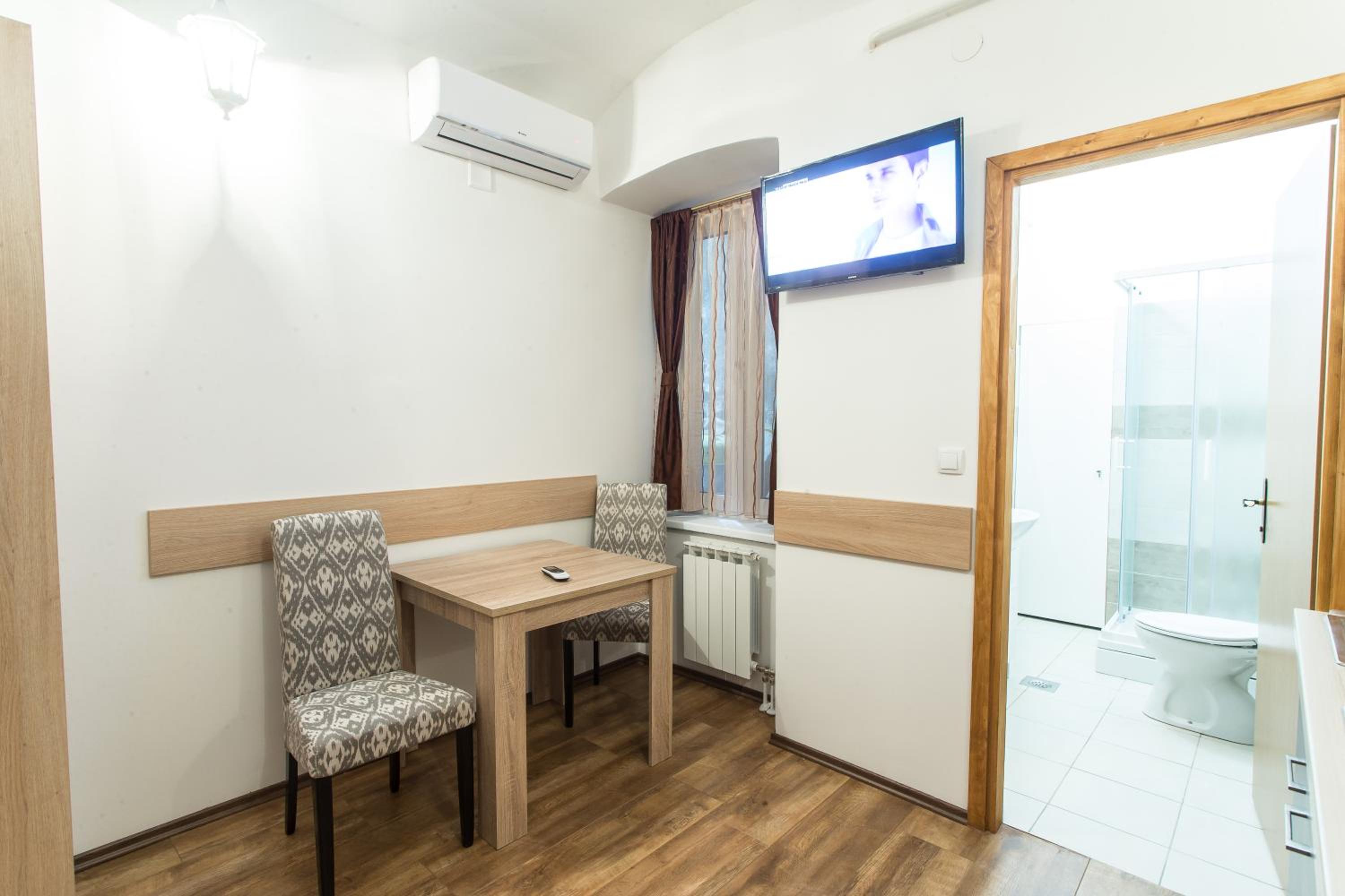 Studio Apartment - Photo 18