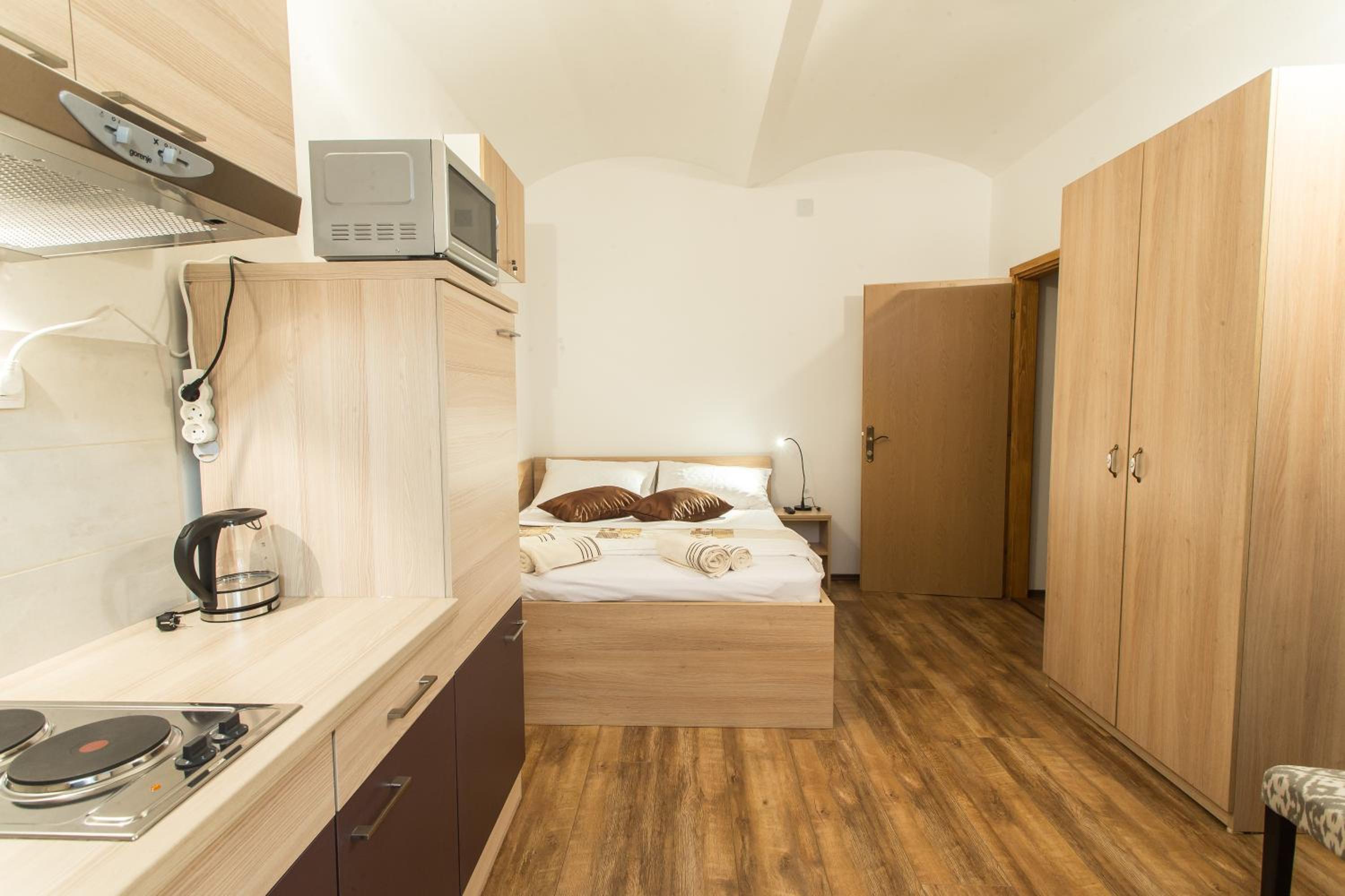 Studio Apartment - Photo 19