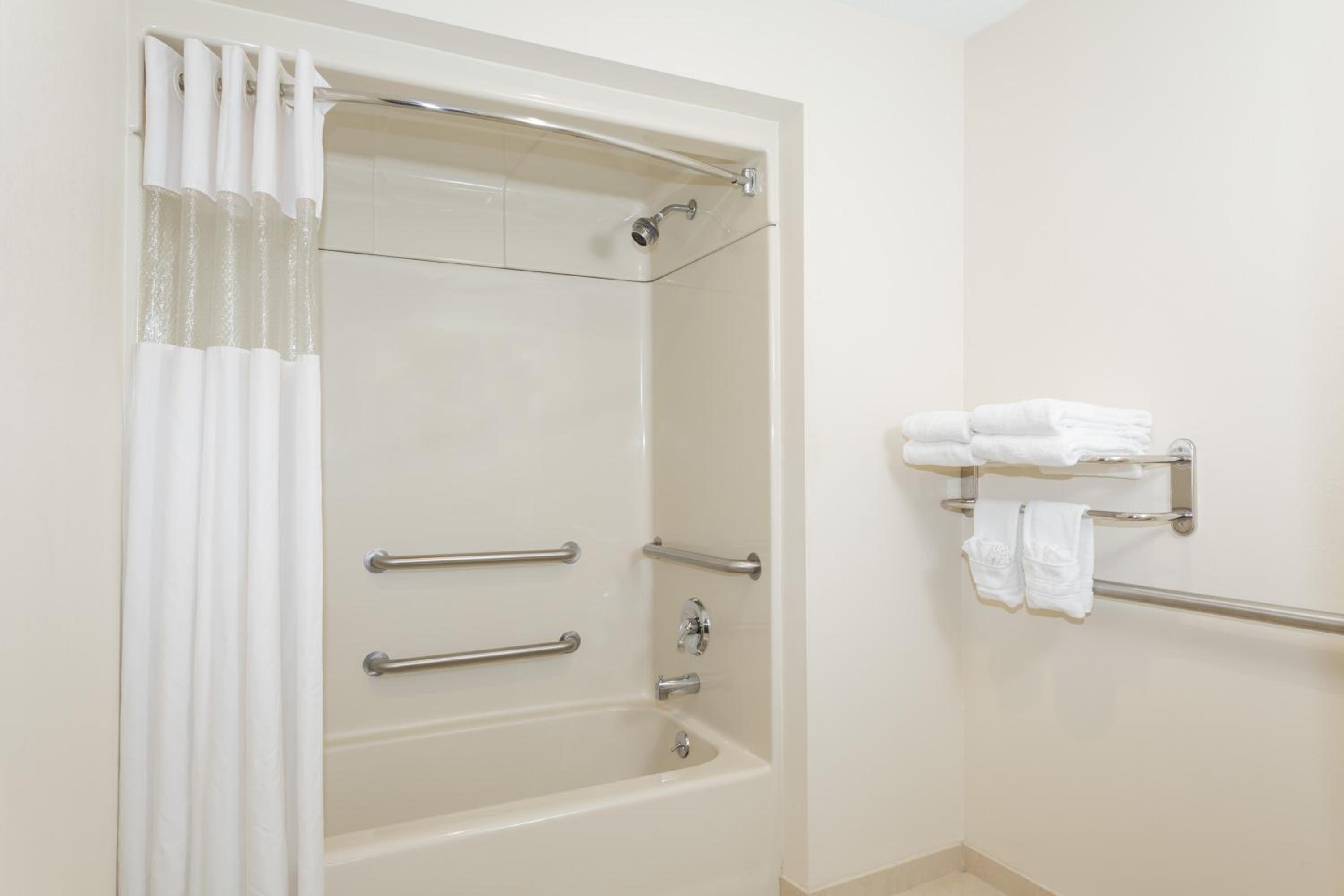 Queen Room - Disability Access - Non-Smoking - Photo 3