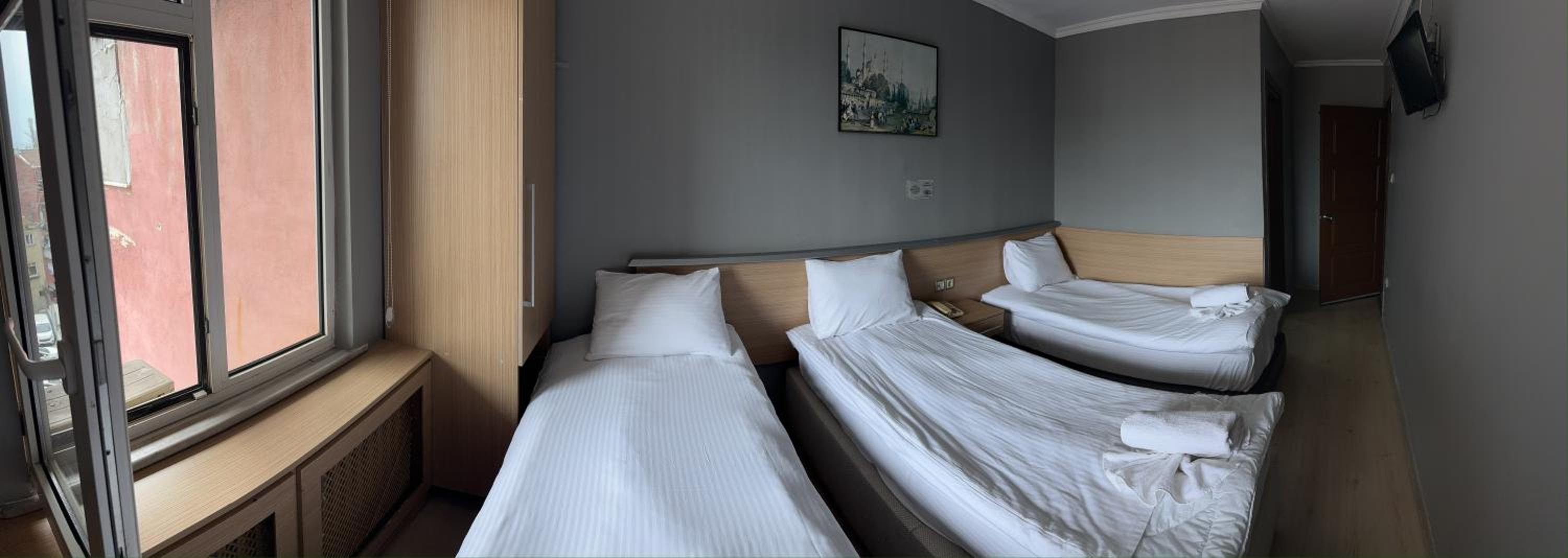 Economy Triple Room photo 1