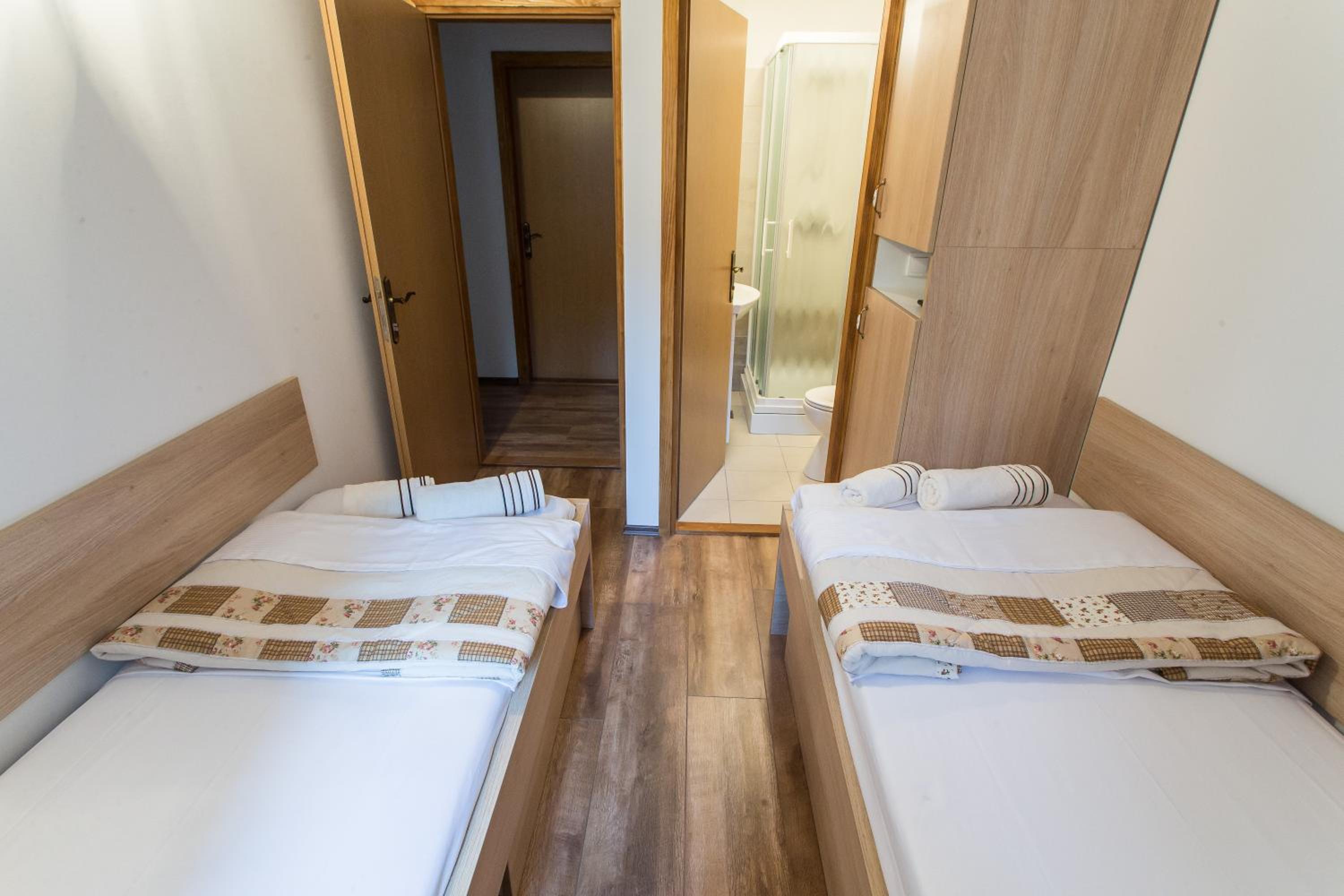 Twin Room - Photo 2