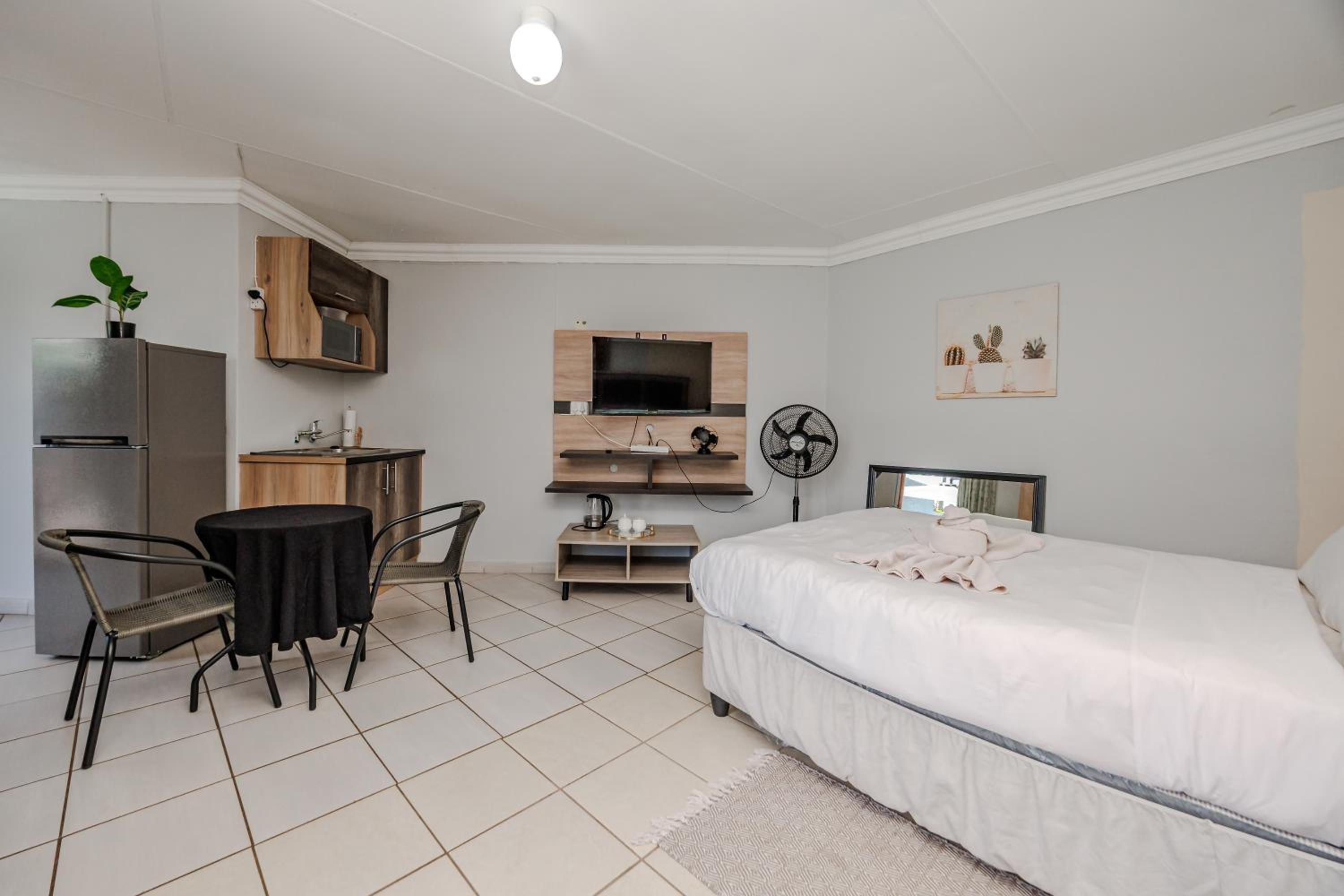 King Room with Pool View photo 3