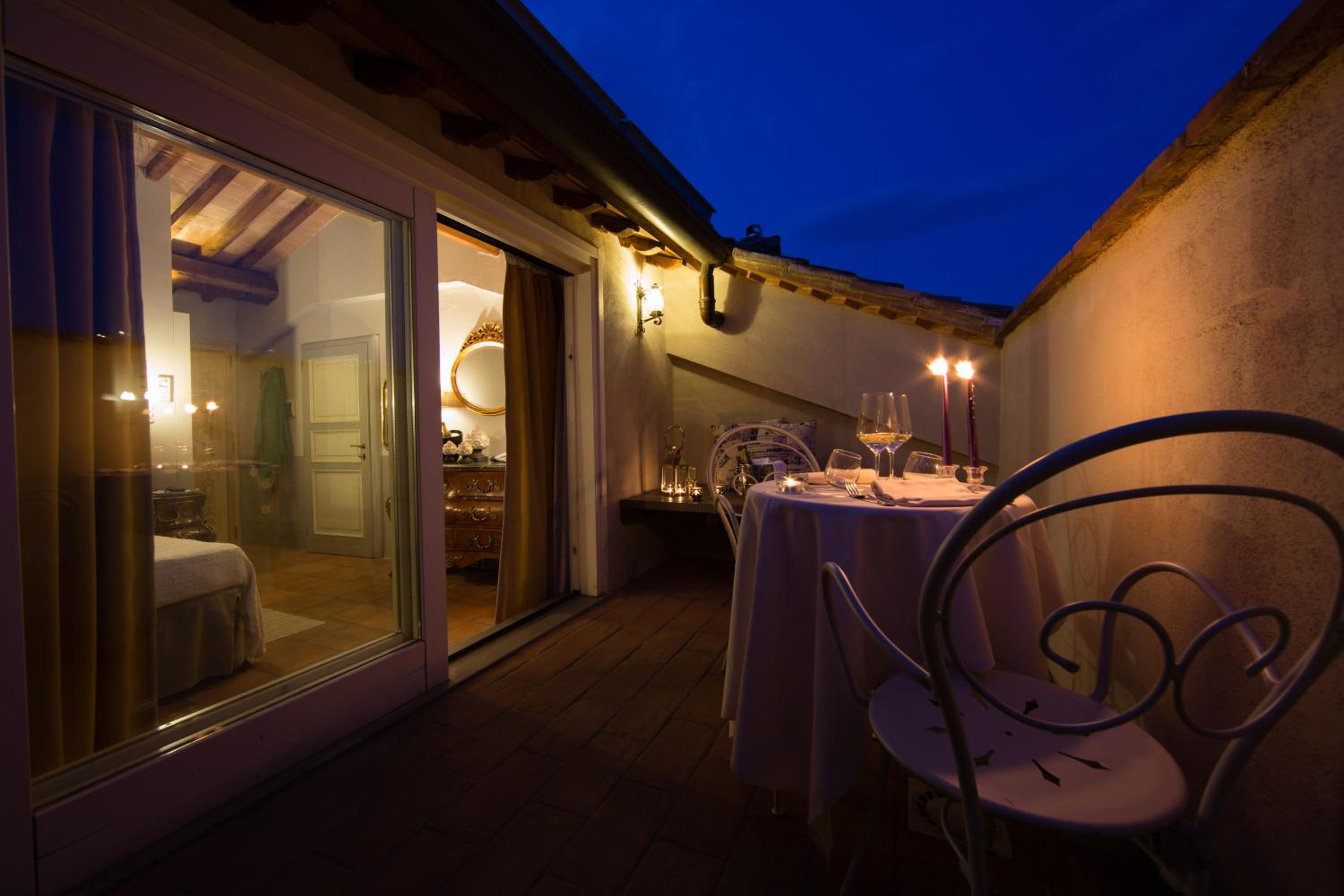 Deluxe Double Room with Spa Access - Photo 2