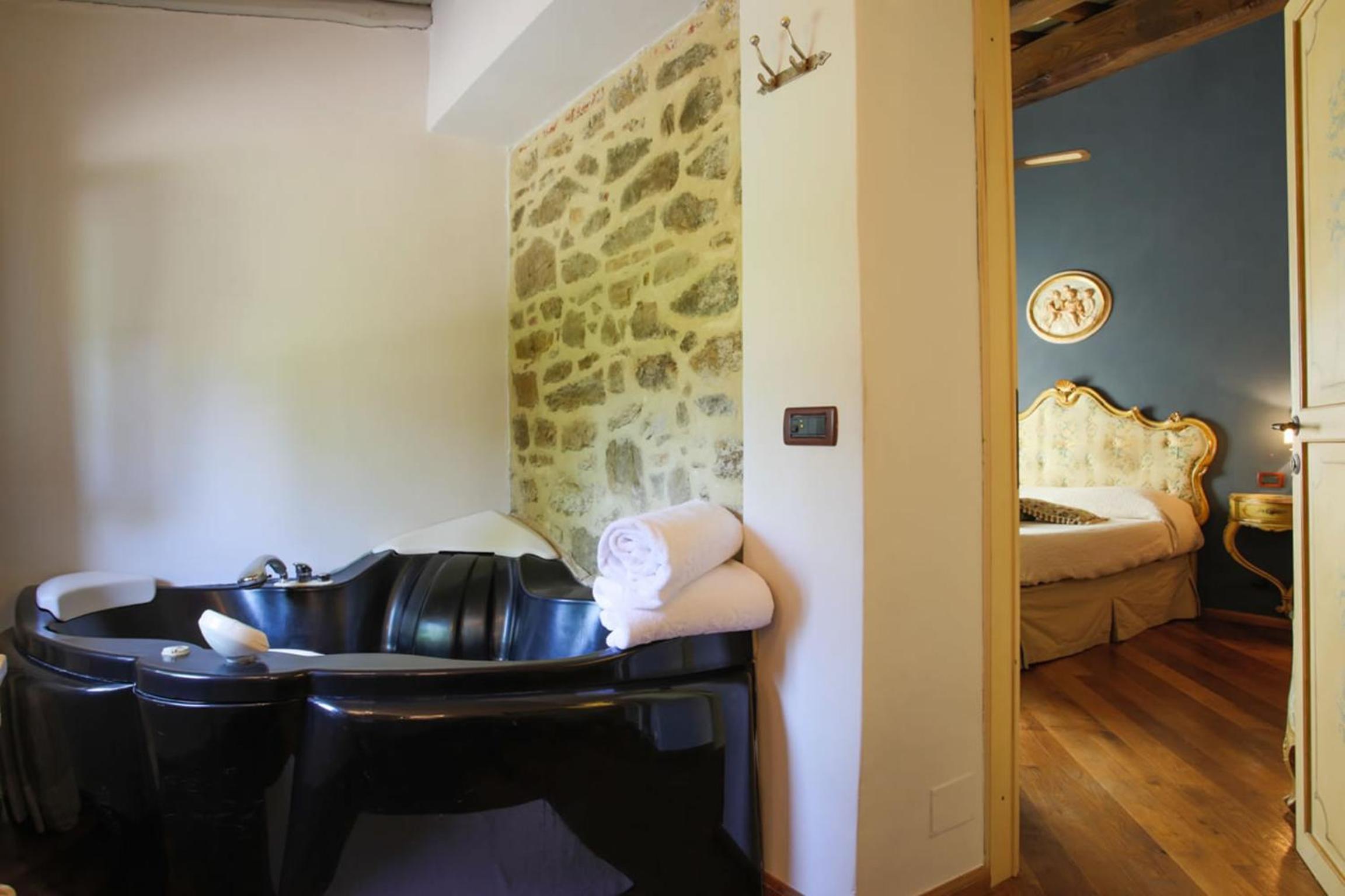Suite with Spa Access photo 3