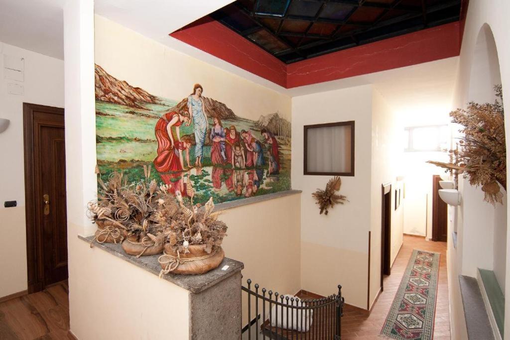 Eight-Bedroom House photo 3