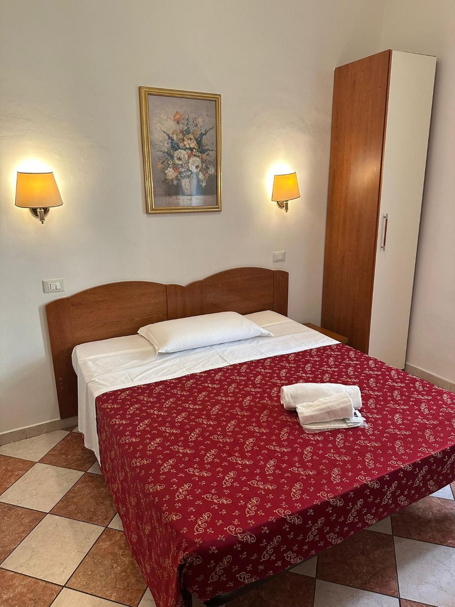 Single Room with Private Bathroom photo 1