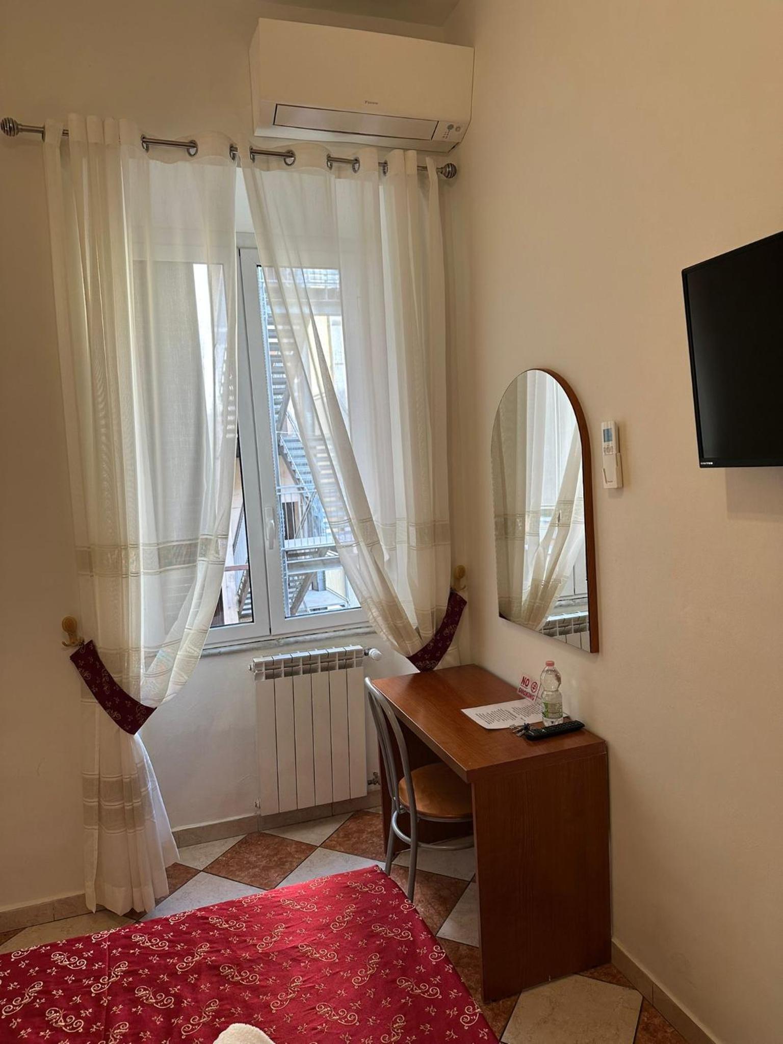 Single Room with Private Bathroom photo 2