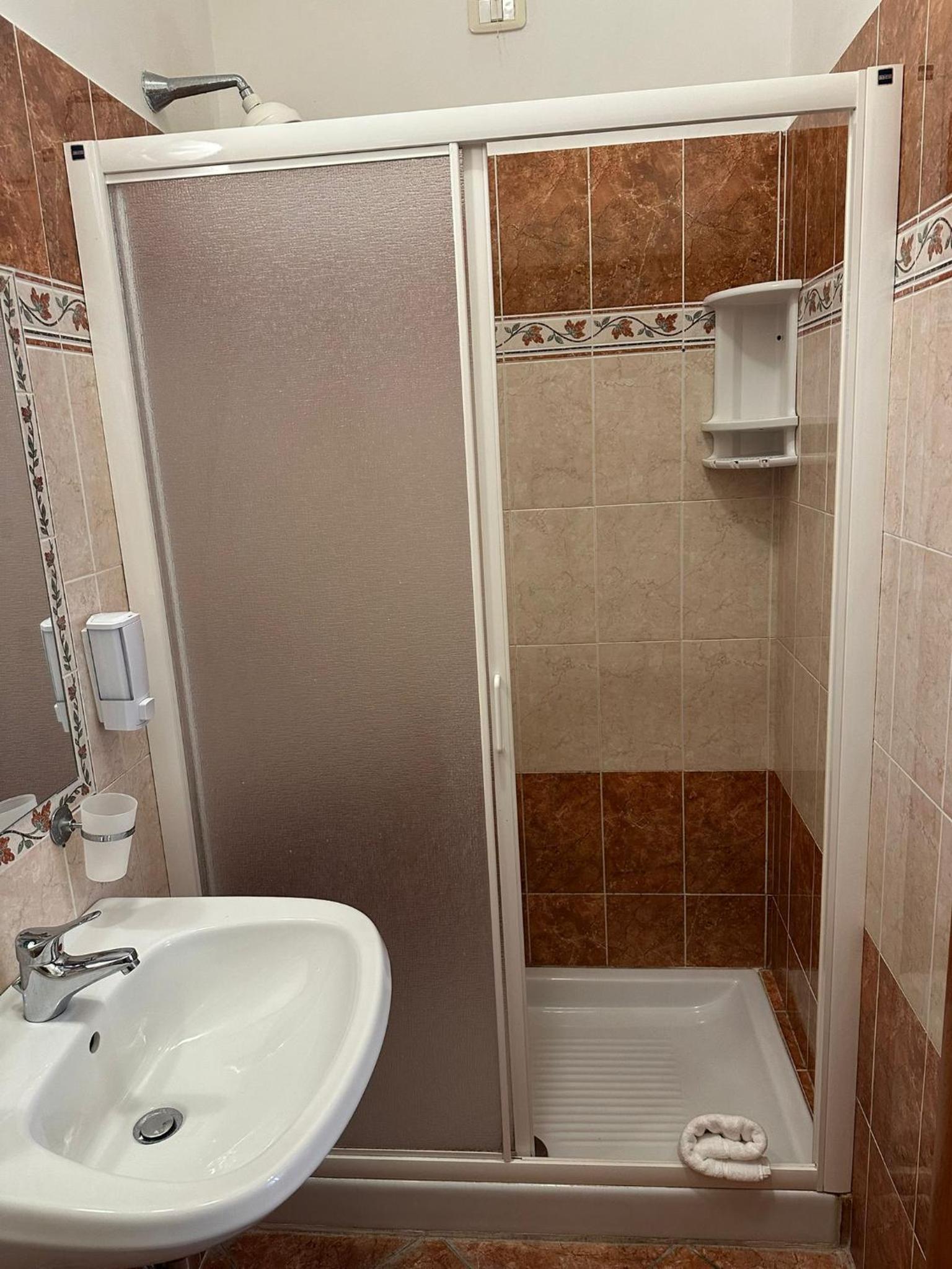 Single Room with Private Bathroom photo 3