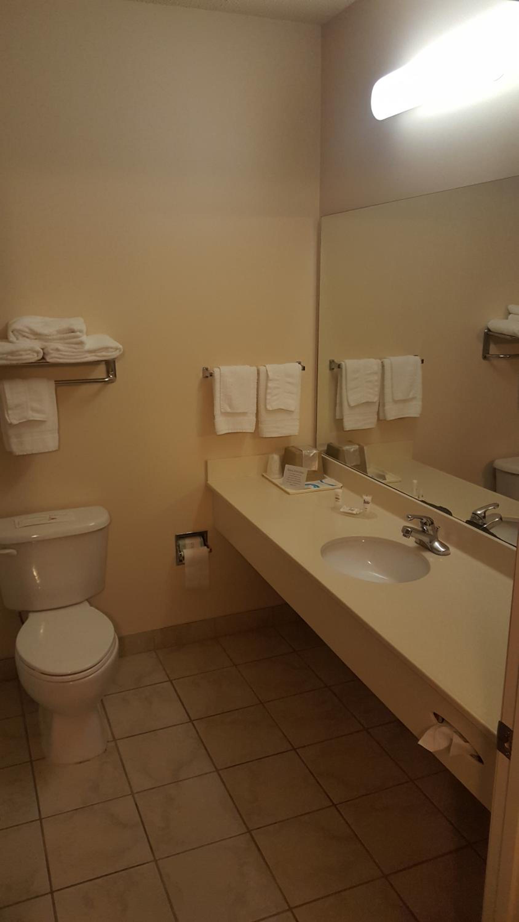 Queen Room with Two Queen Beds photo 3