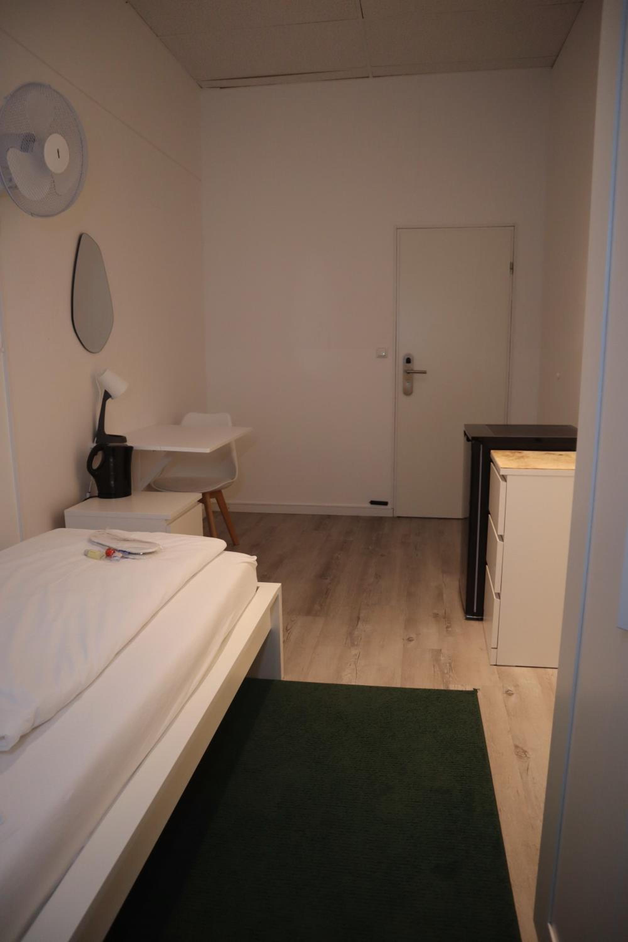 Single Room with Shared Bathroom