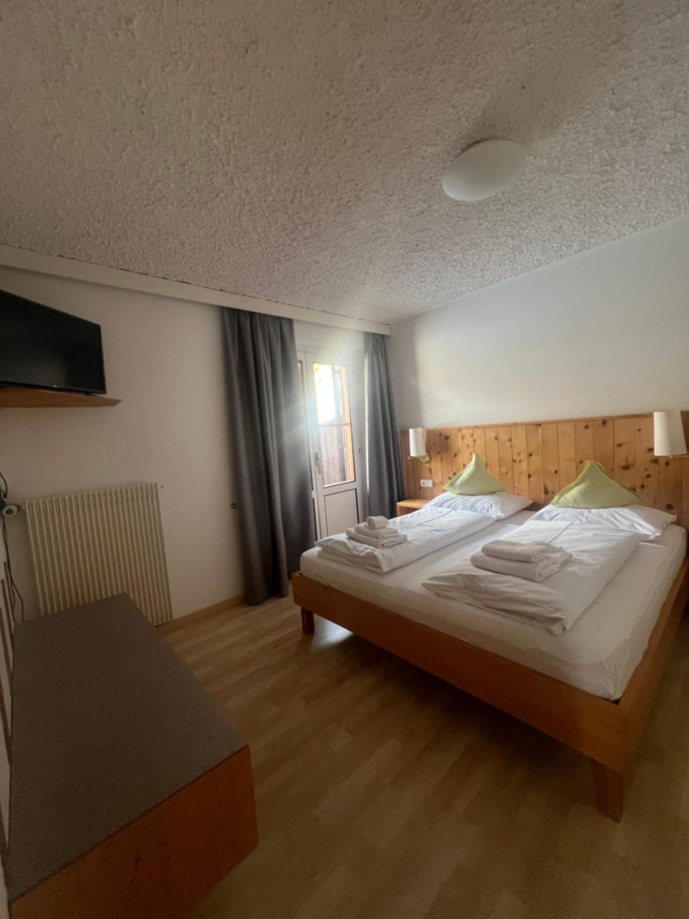 Double Room with Balcony - Photo 2