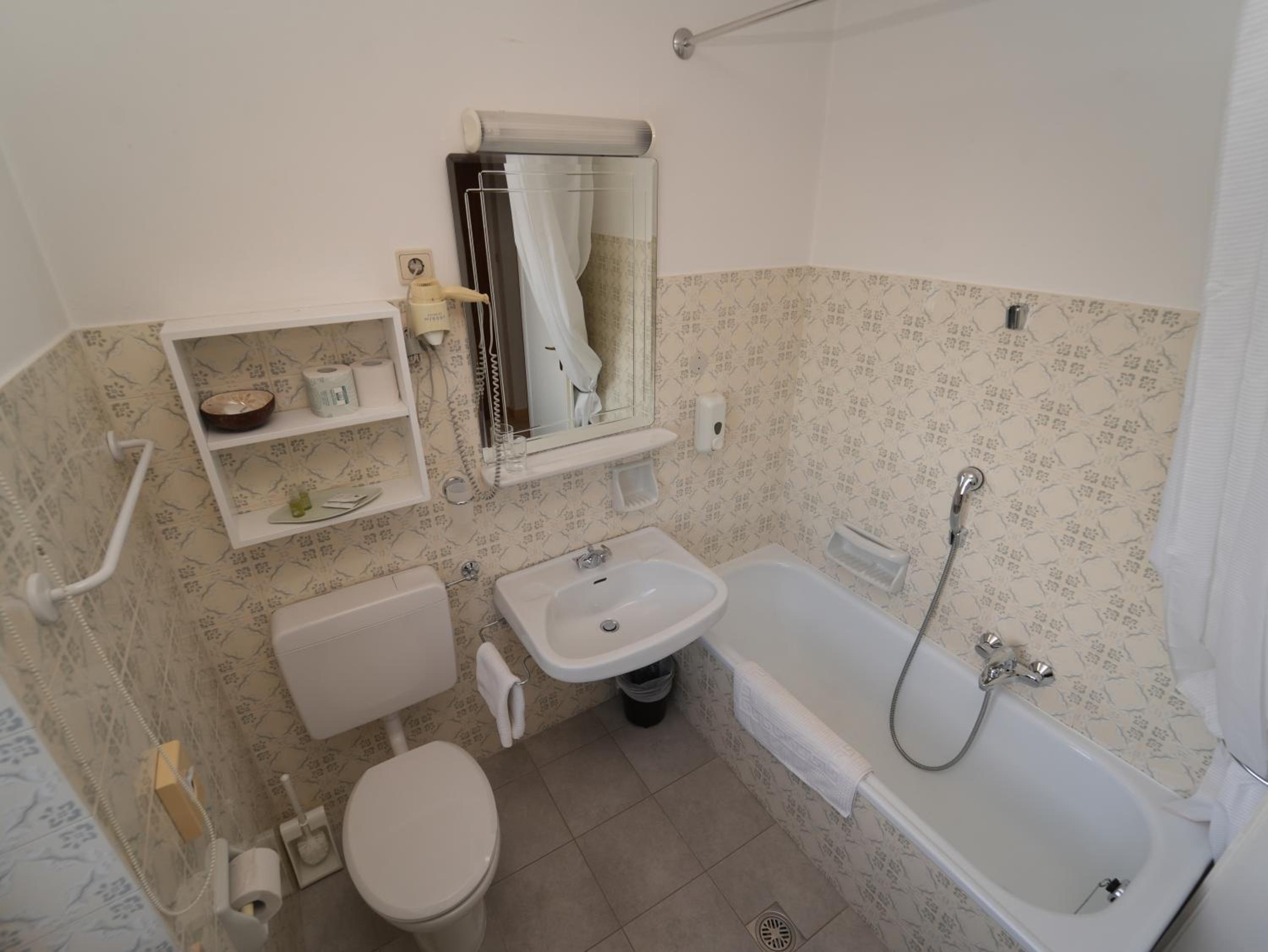 Double Room with Balcony - Photo 1
