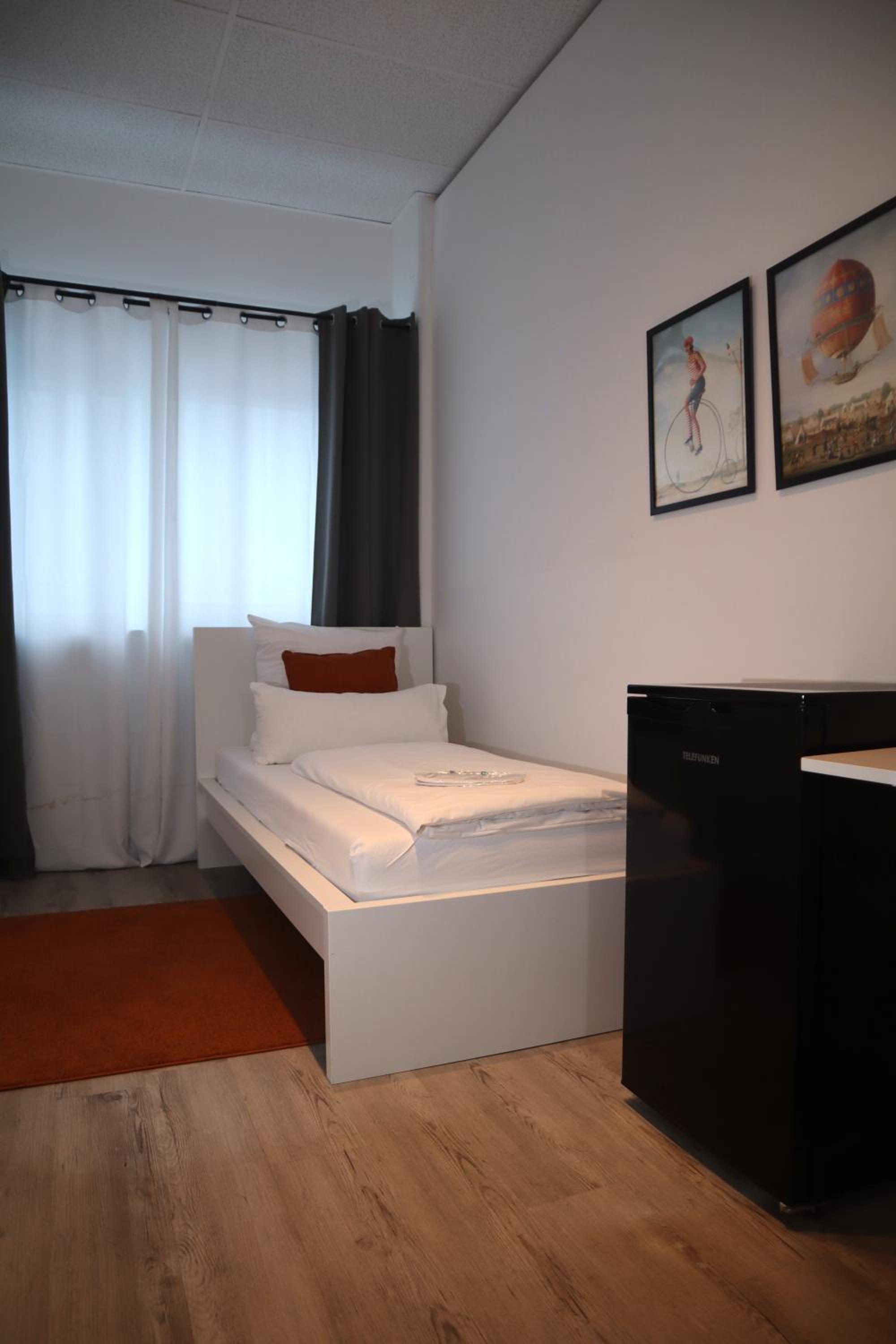 Single Room with Shared Bathroom