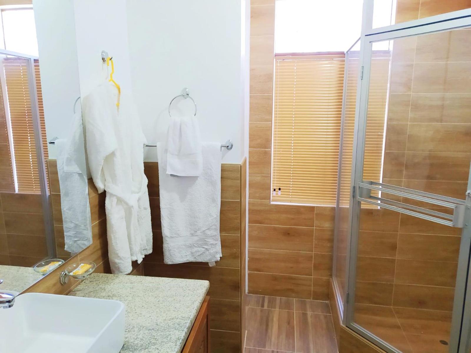 Deluxe Double Room (2 Adults + 1 Child) photo 3