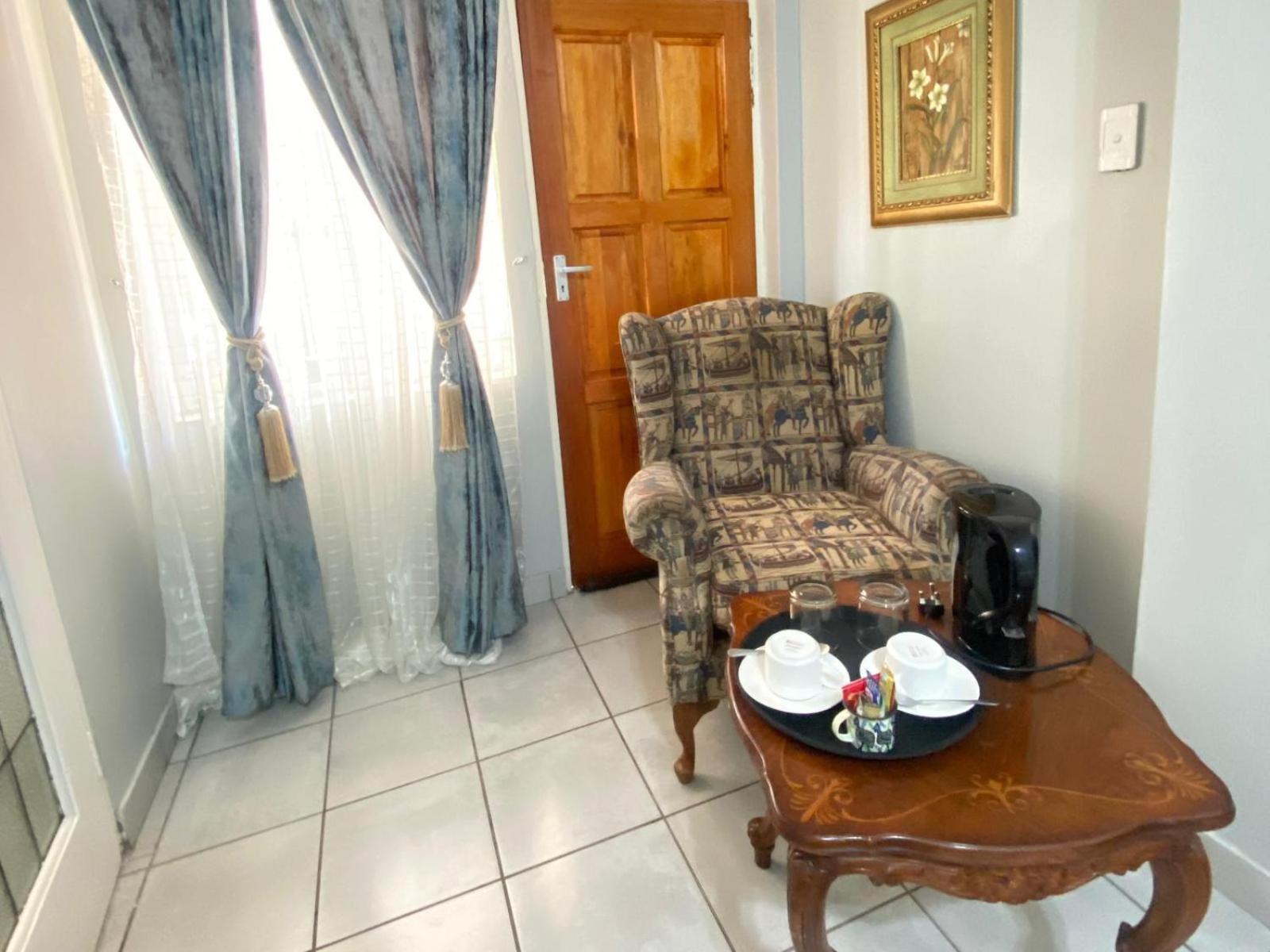 Standard Queen Room