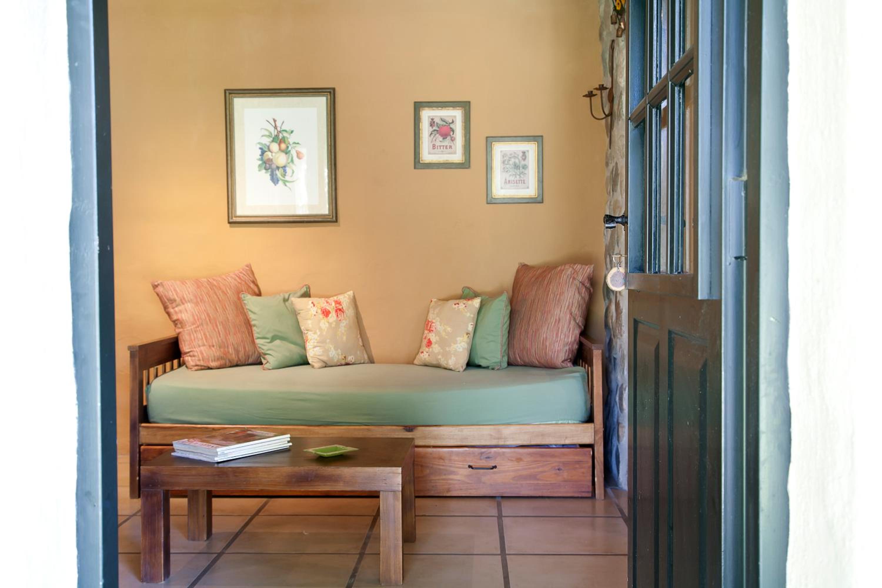 One-Bedroom Bungalow photo 1