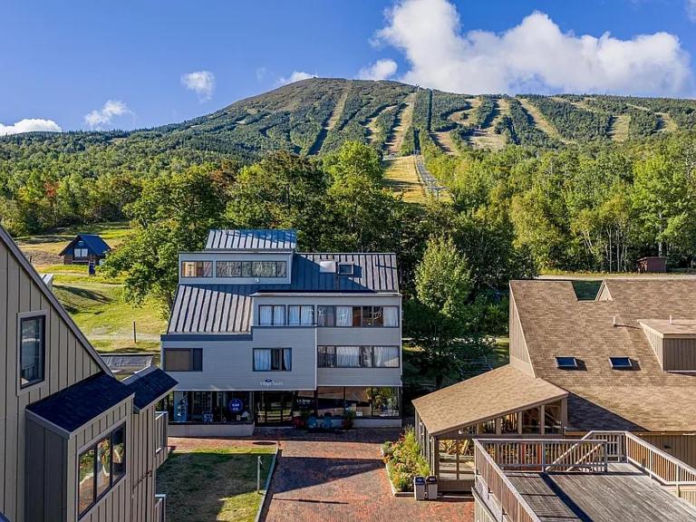 Two-Bedroom Apartment with Mountain View photo 1