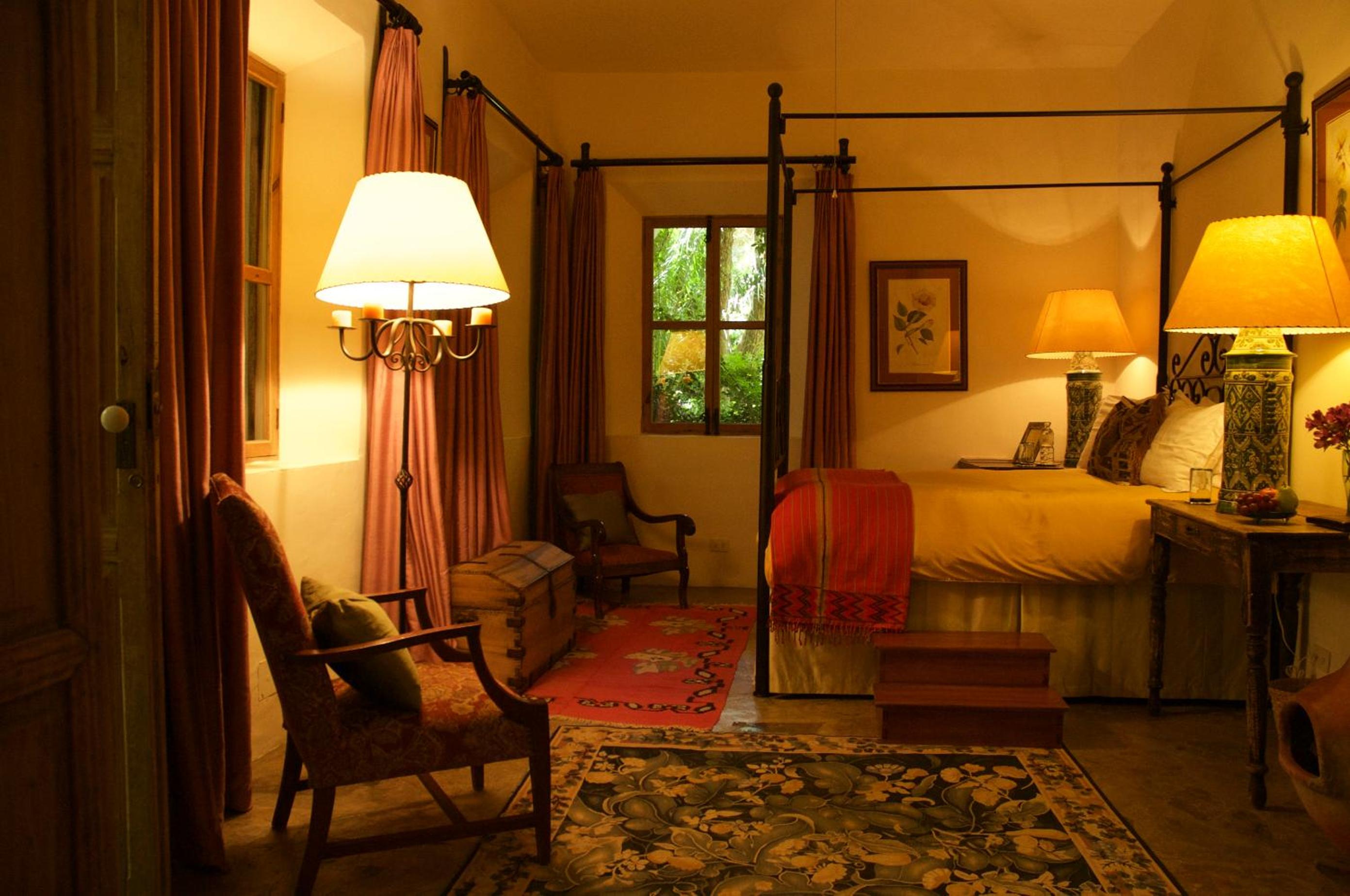 Queen Room photo 2