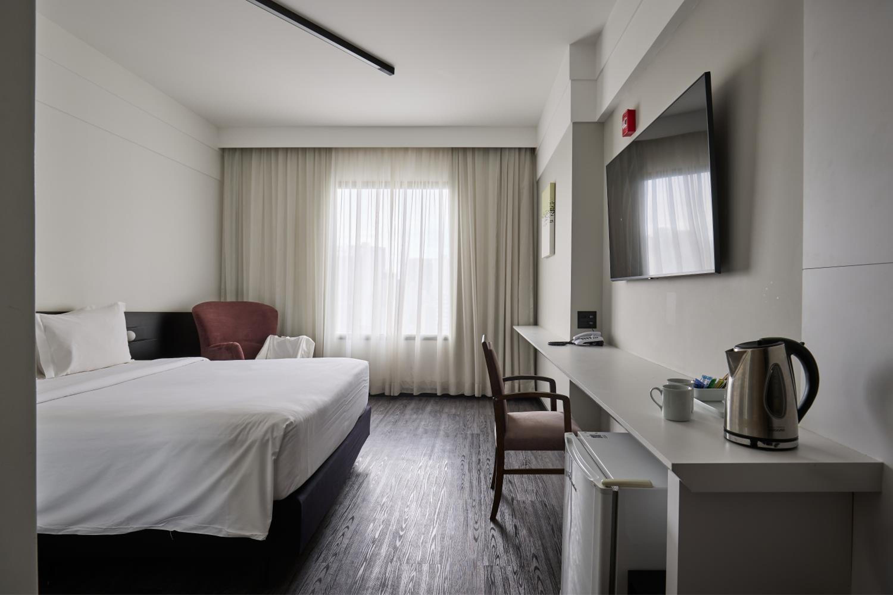 Superior Room with One Double Bed and One Single Bed