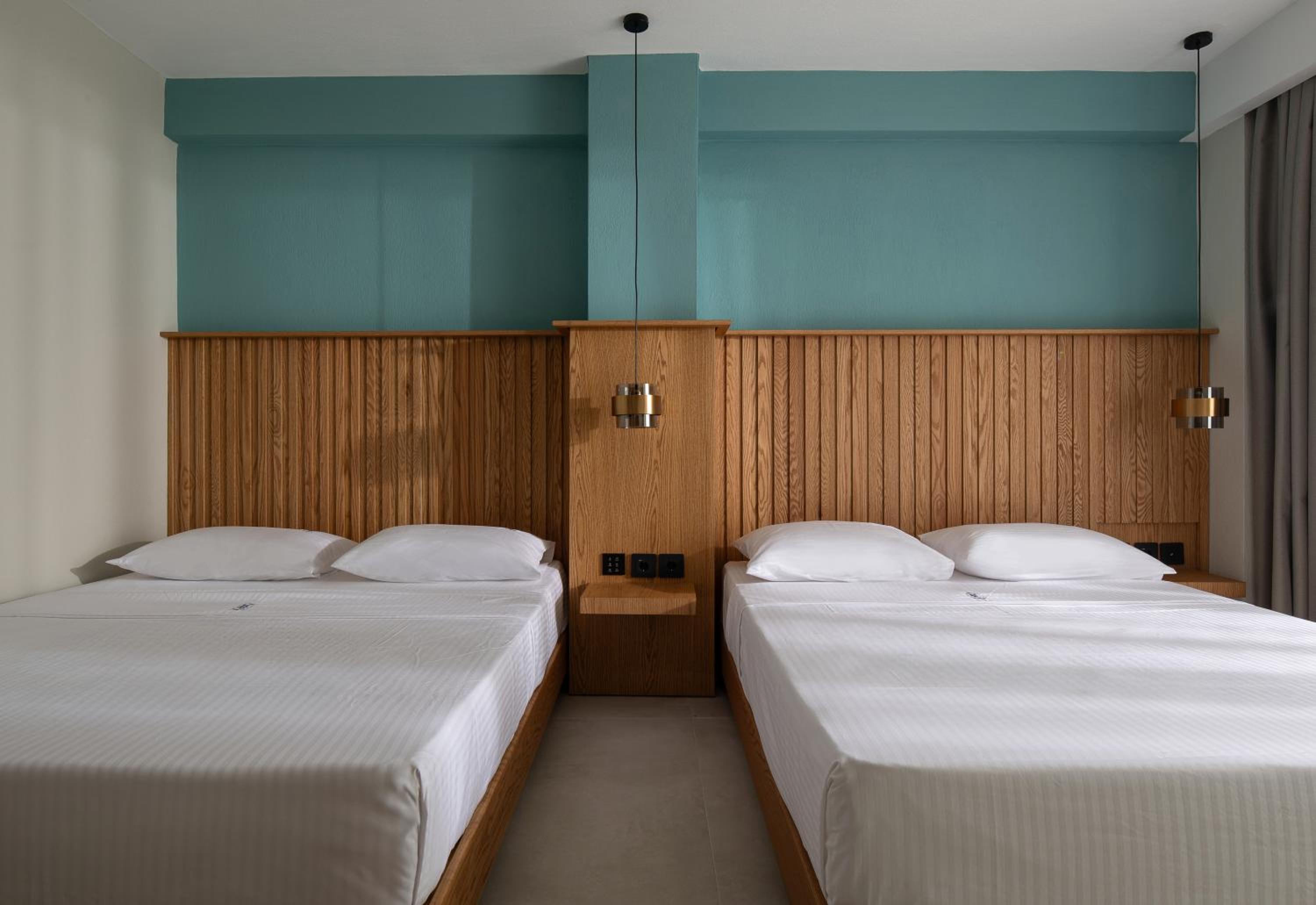 Quadruple Room with Balcony photo 3