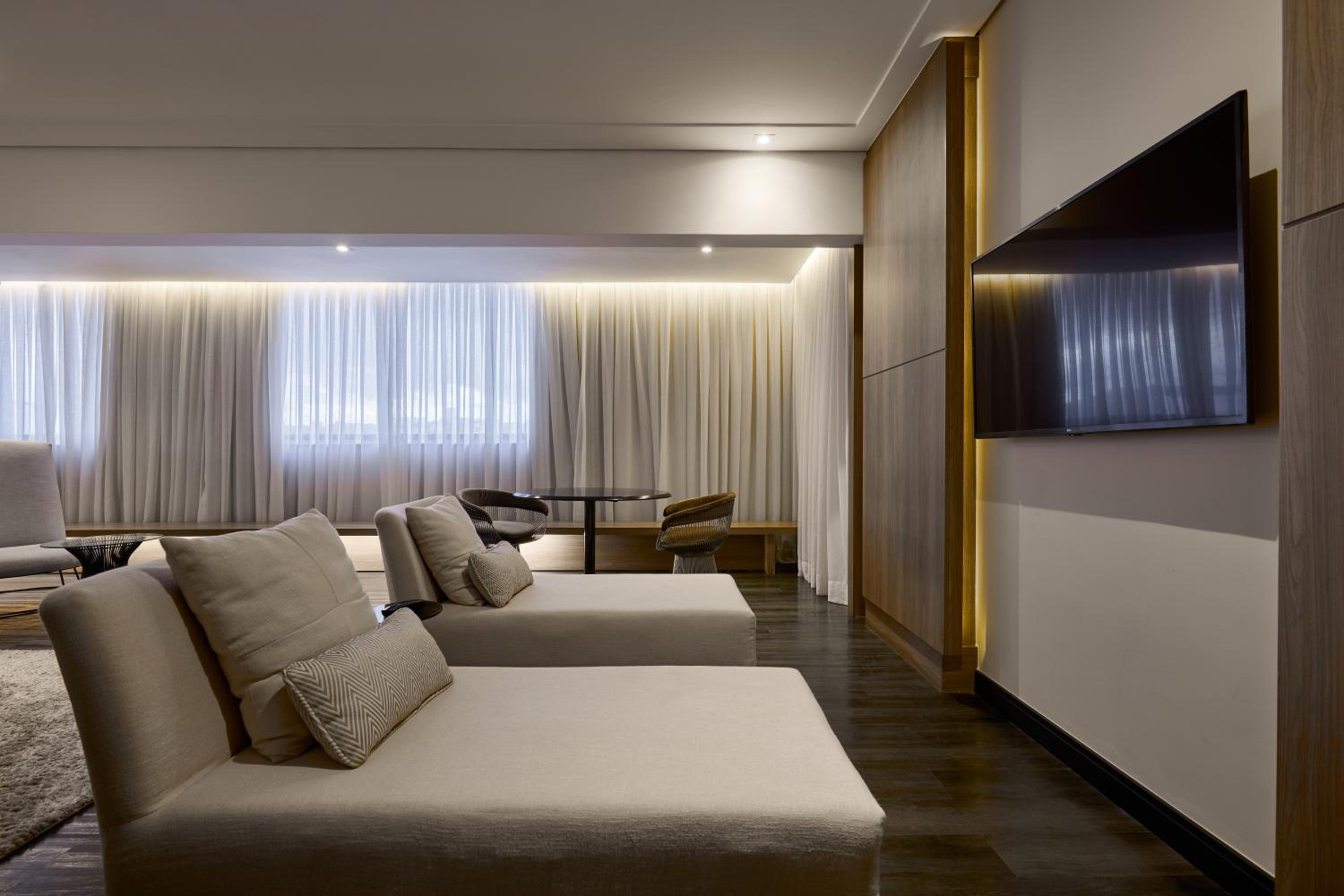 Master Suite thumbnail 5