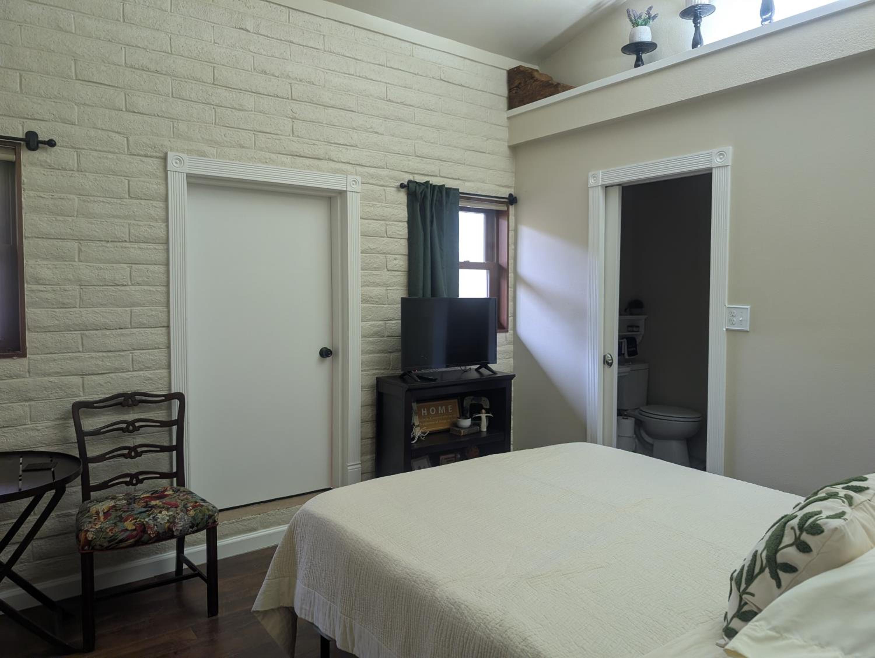Queen Room with Balcony photo 1