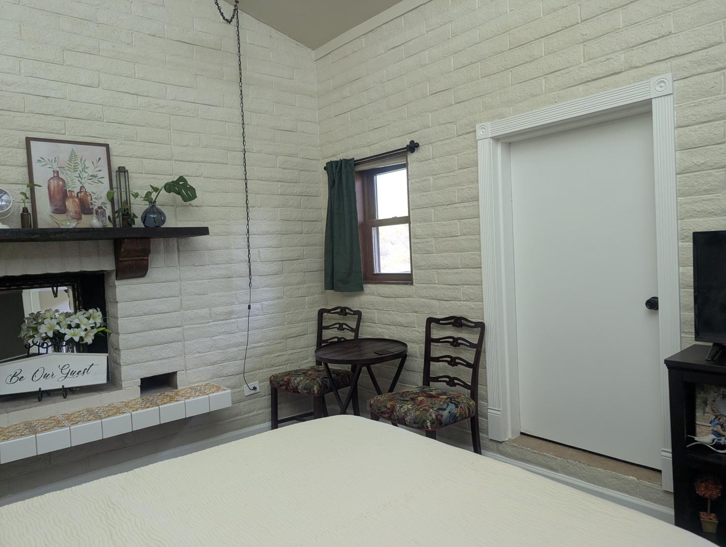 Queen Room with Balcony photo 2
