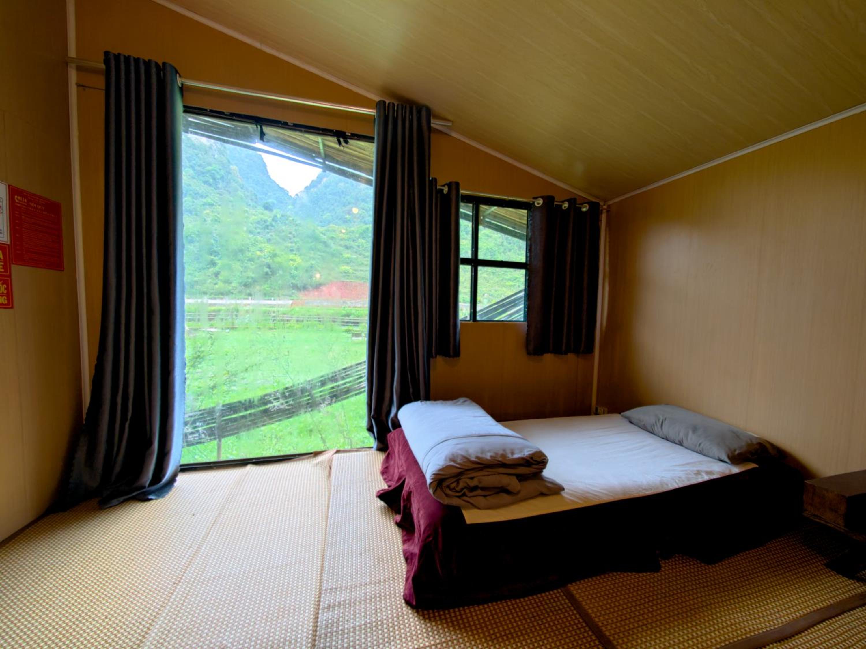 Family Room with Mountain View photo 3