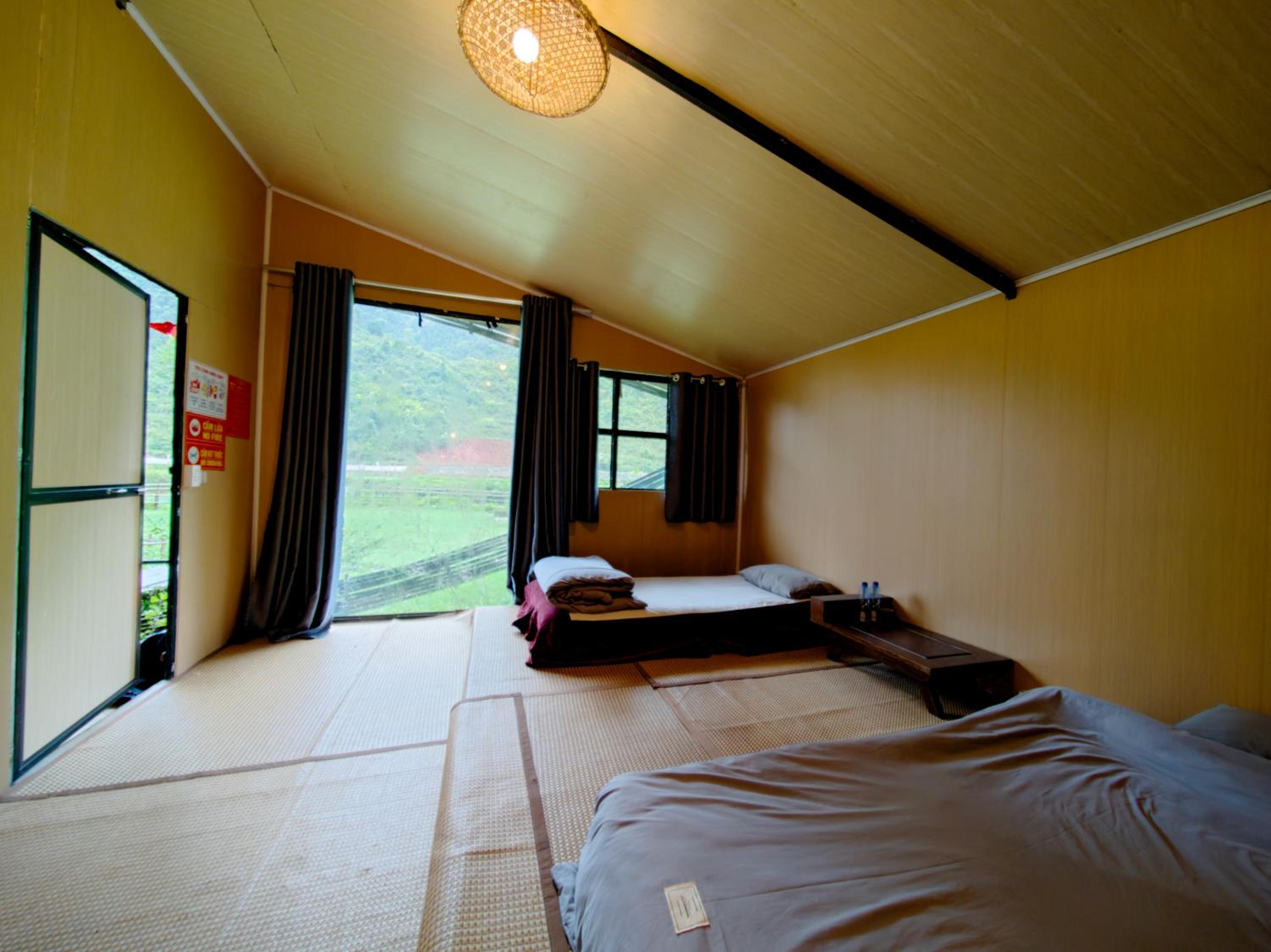 Family Room with Mountain View photo 2