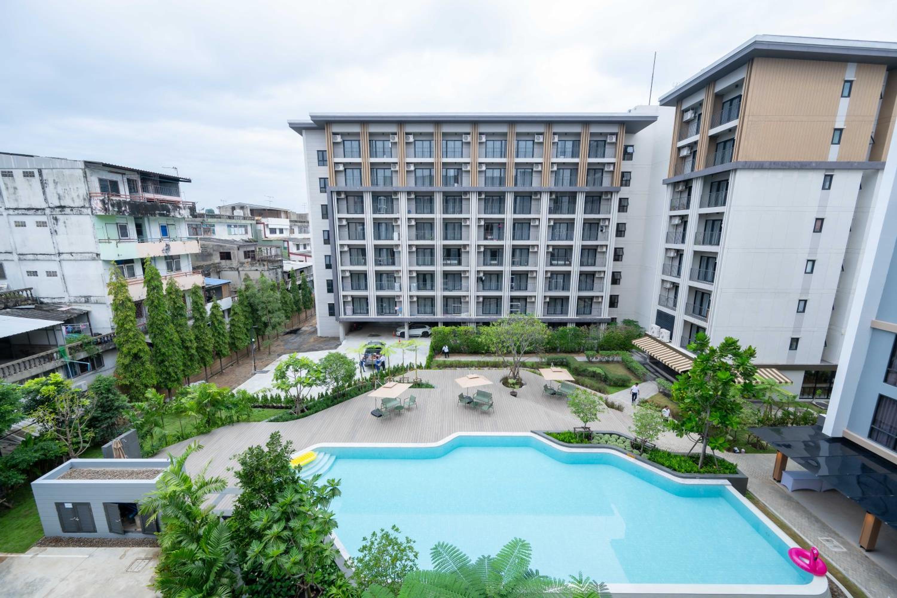 Superior Twin Pool View - Photo 2