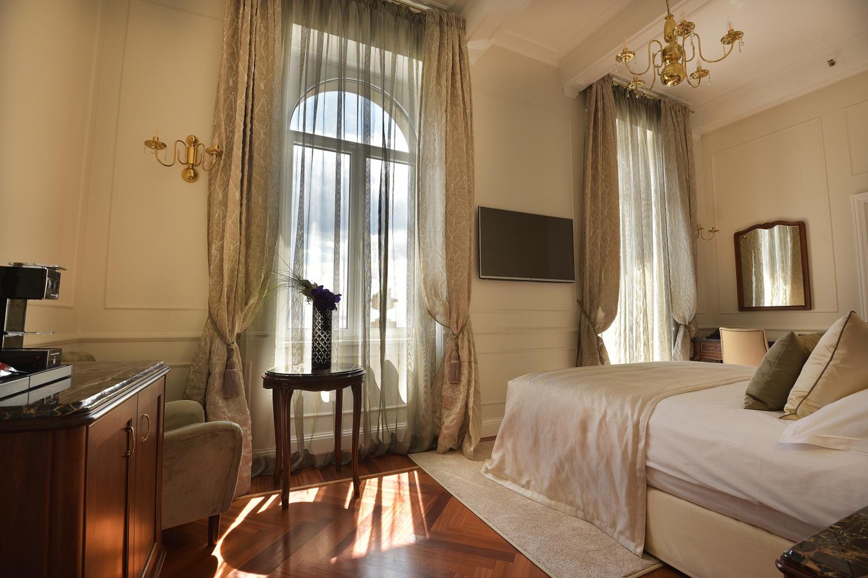Deluxe Double Room with Balcony and Sea View - Photo 5