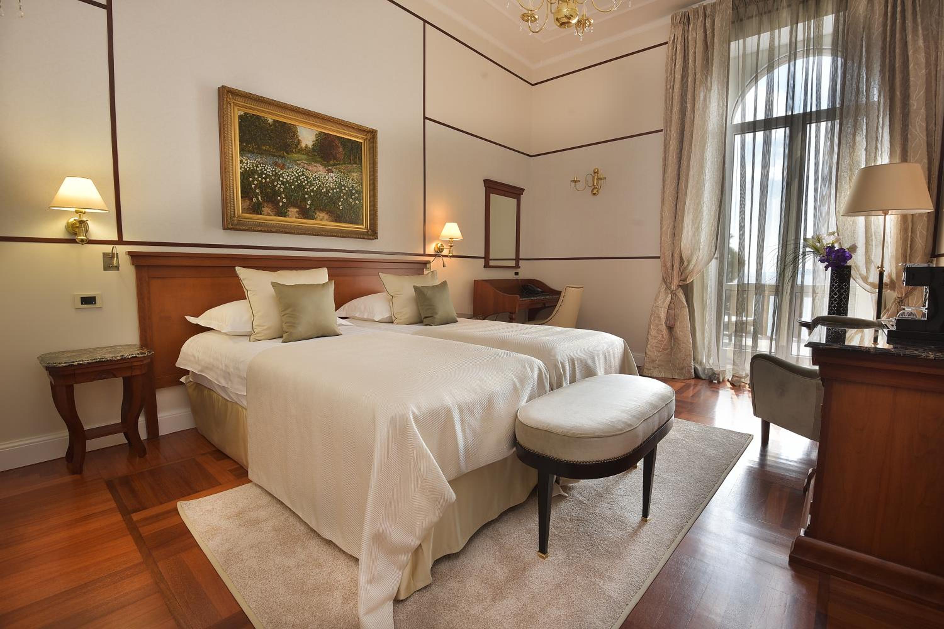 Deluxe Double Room with Balcony and Sea View - Photo 6