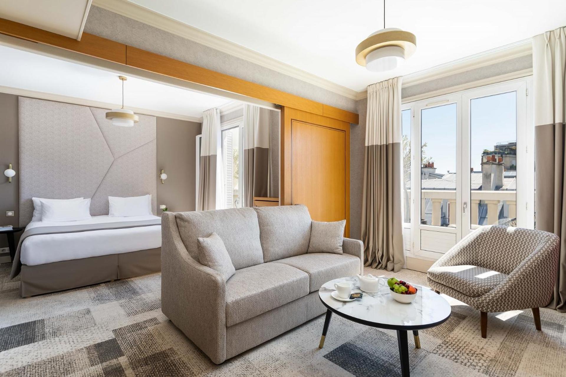 The Timeless Suite - Eiffel Tower View photo 2