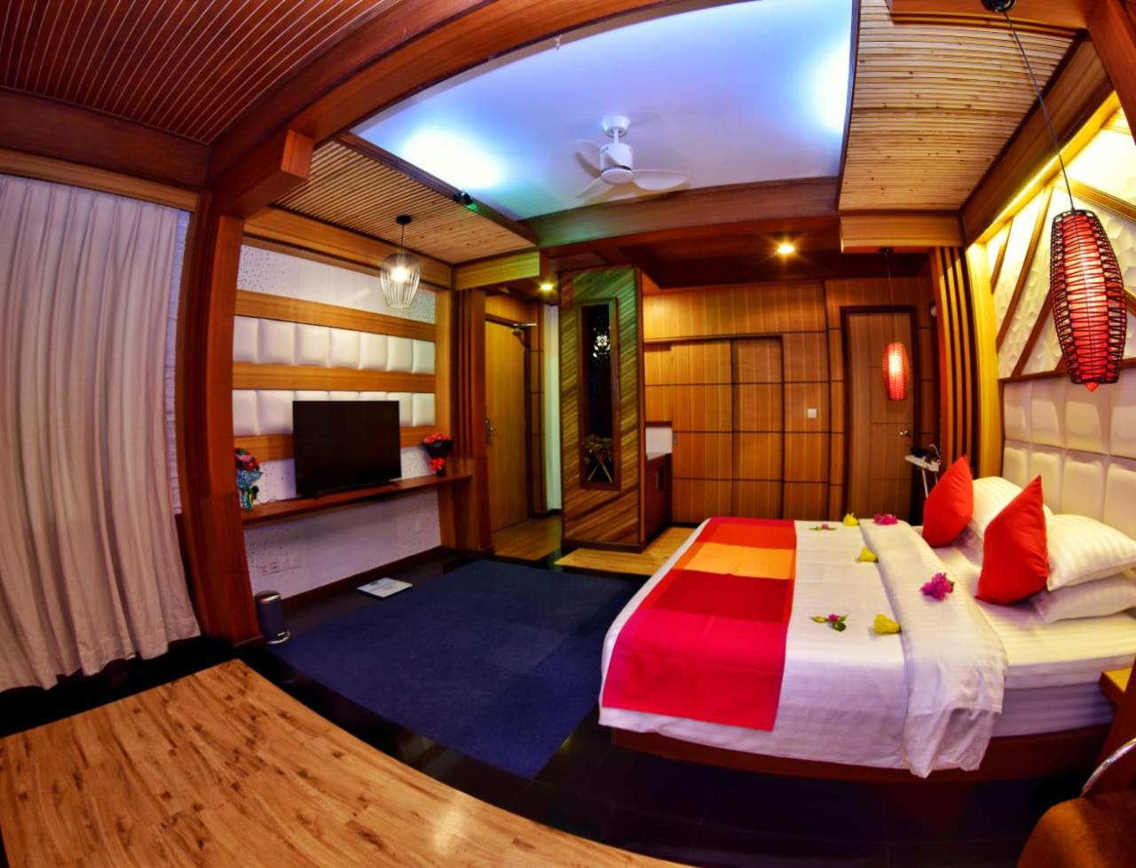 Deluxe King Room photo 1